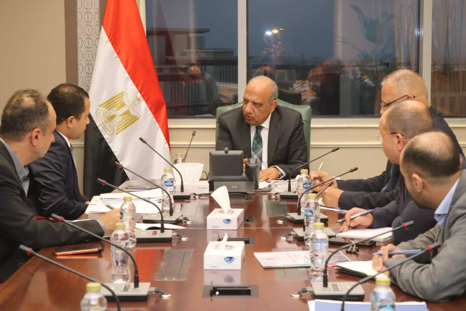 وزير الكهرباء يجتمع مع مسئولي شركة تحيا مصر القابضة