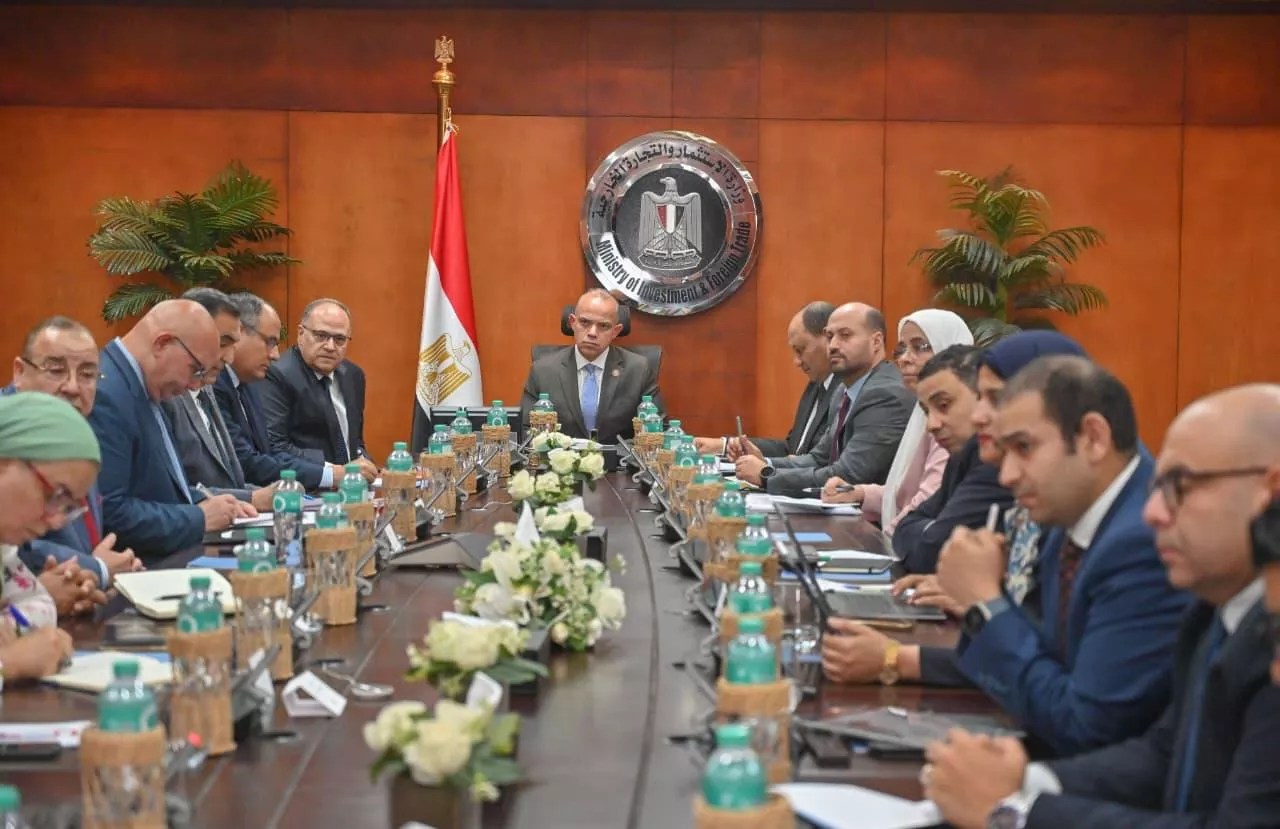 وزير الاستثمار يجتمع مع نائب وزير الزراعة ورئيس هيئة الدواء