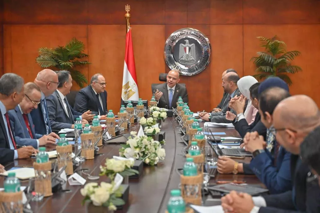 وزير الاستثمار يجتمع مع نائب وزير الزراعة ورئيس هيئة الدواء