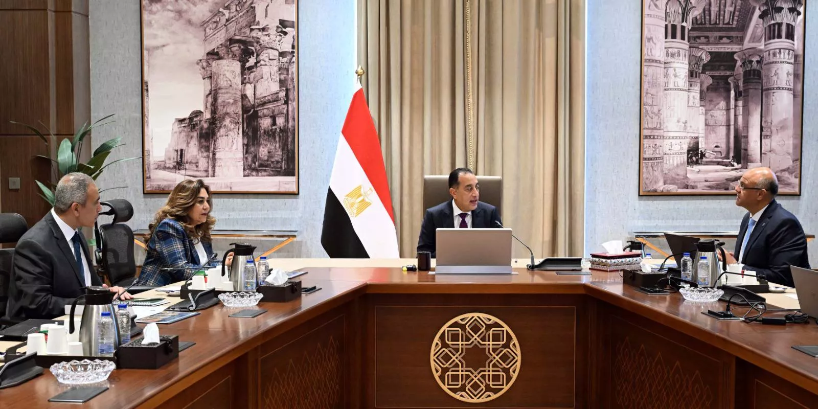 رئيس الوزراء يتابع موقف تنفيذ المشروعات التنموية بالإسكندرية