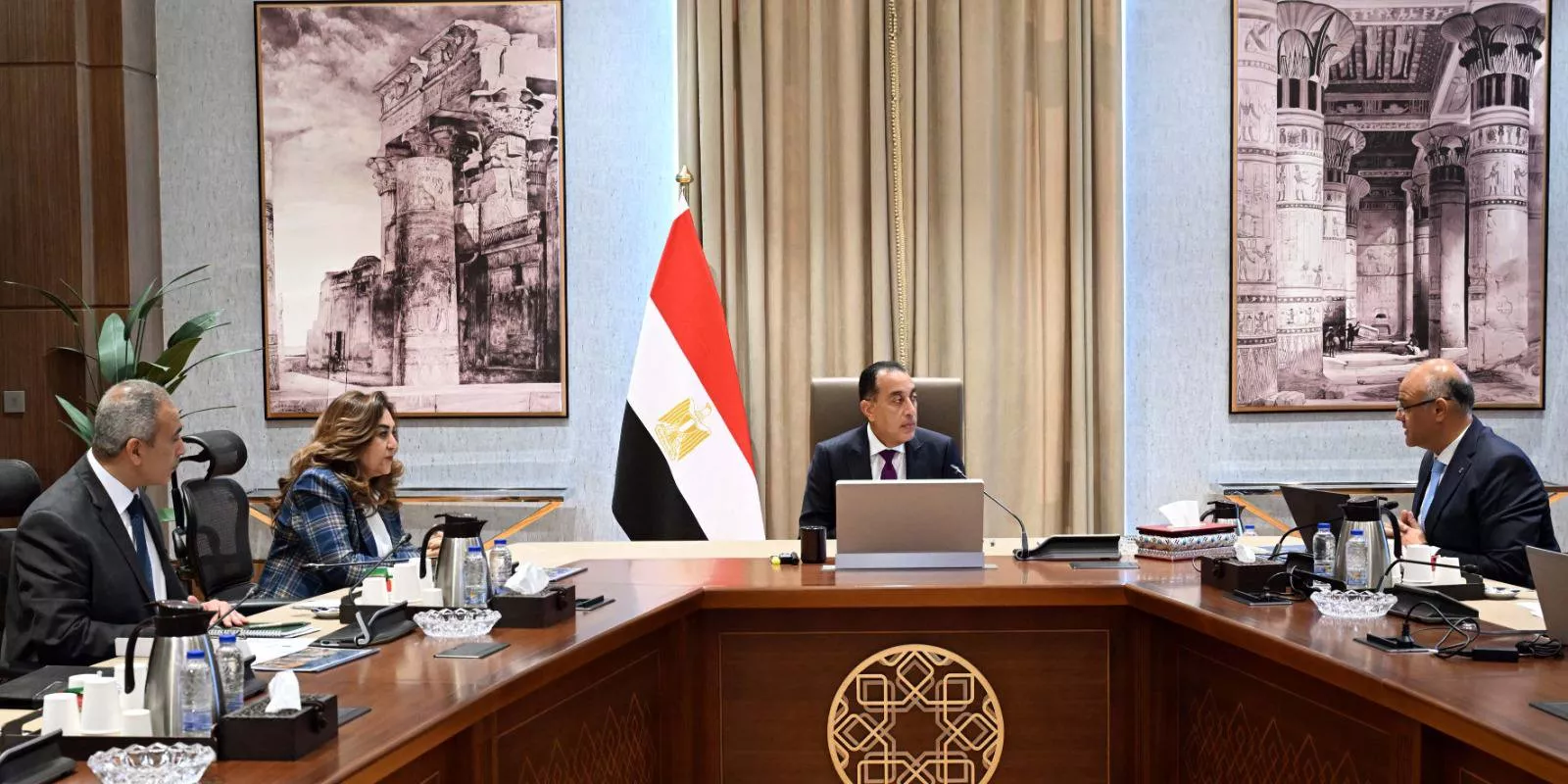 رئيس الوزراء يتابع موقف تنفيذ المشروعات التنموية بالإسكندرية