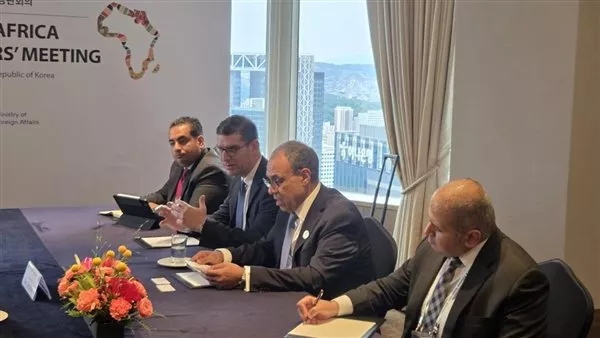 وزير الخارجية يناقش تعزيز الشراكة مع البنك الكوري