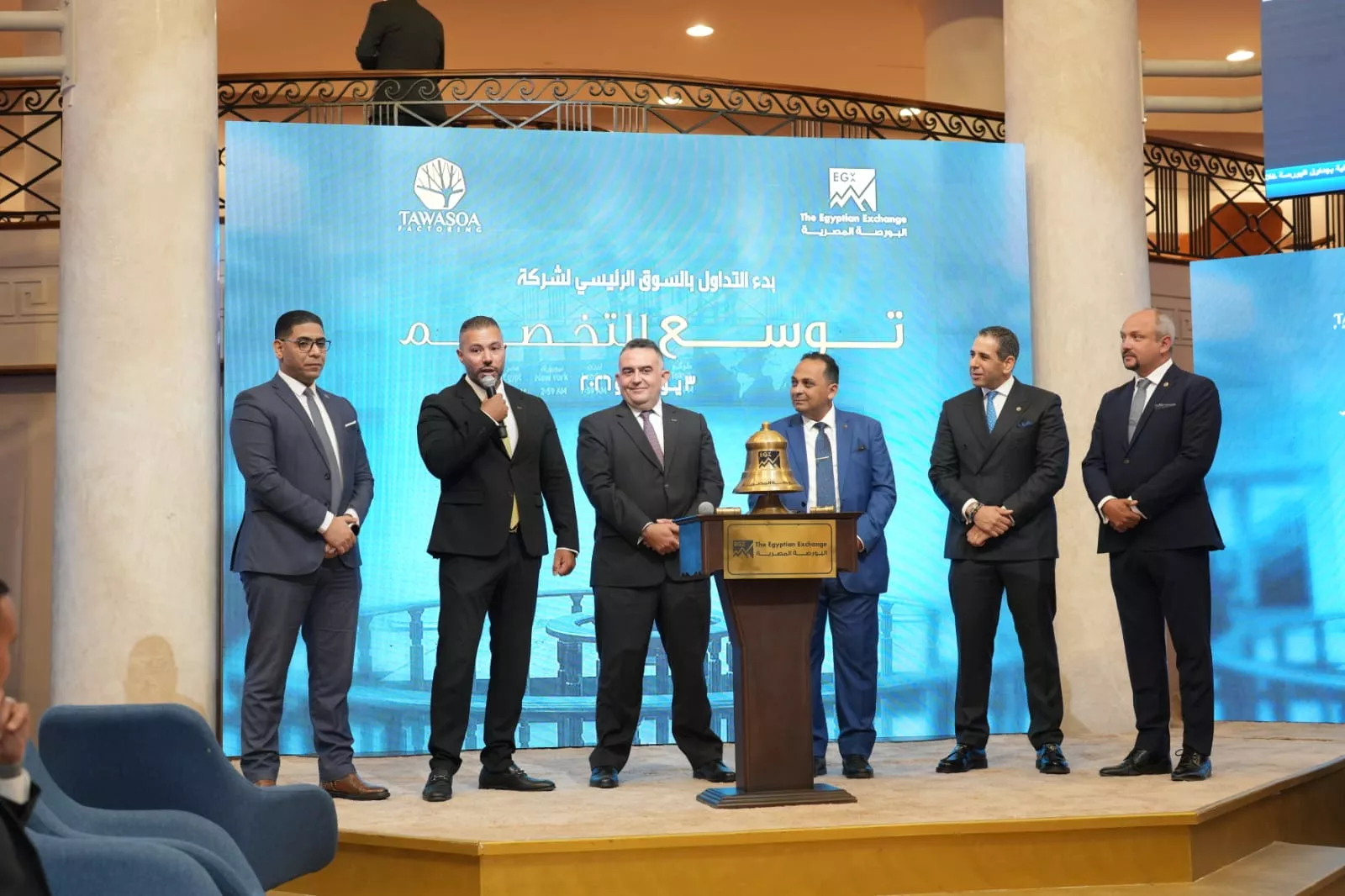 رئيس البورصة يشارك قيادات شركة توسع للتخصيم بقرع الجرس