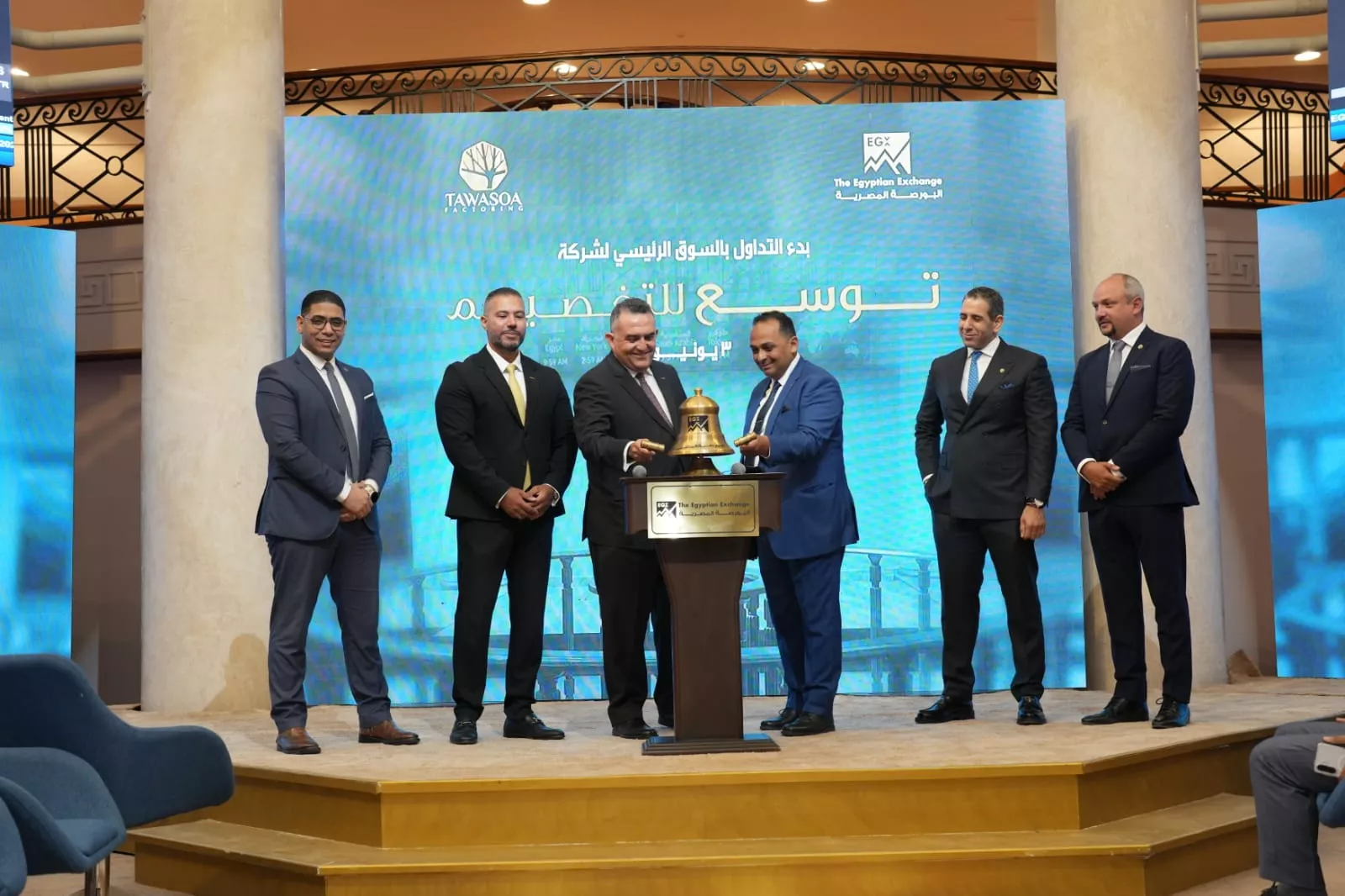 رئيس البورصة يشارك قيادات شركة توسع للتخصيم بقرع الجرس