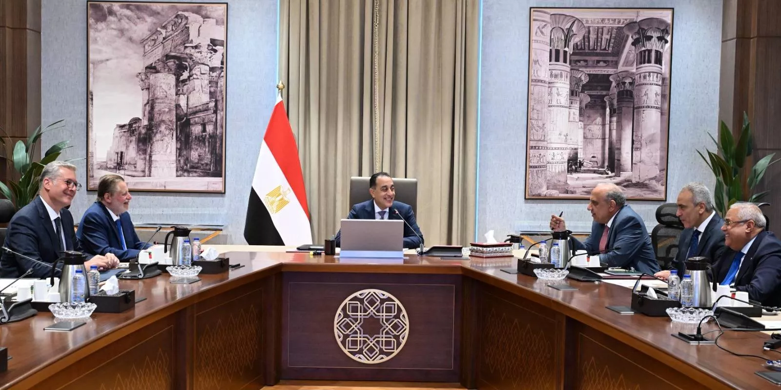 رئيس الوزراء يتابع جهود توفير مخزون من احتياطيات الوقود