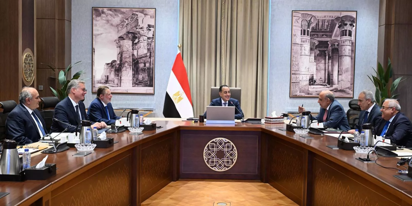 رئيس الوزراء يتابع جهود توفير مخزون من احتياطيات الوقود