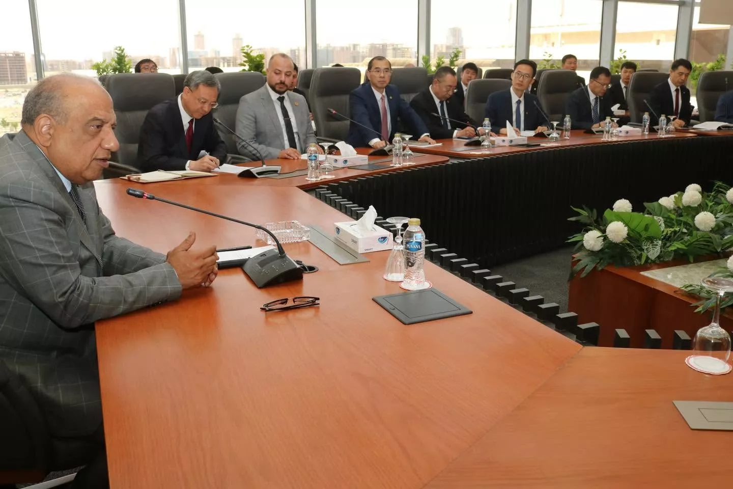 وزير الكهرباء يجتمع مع رئيس مجموعة الصين لهندسة الطاقة