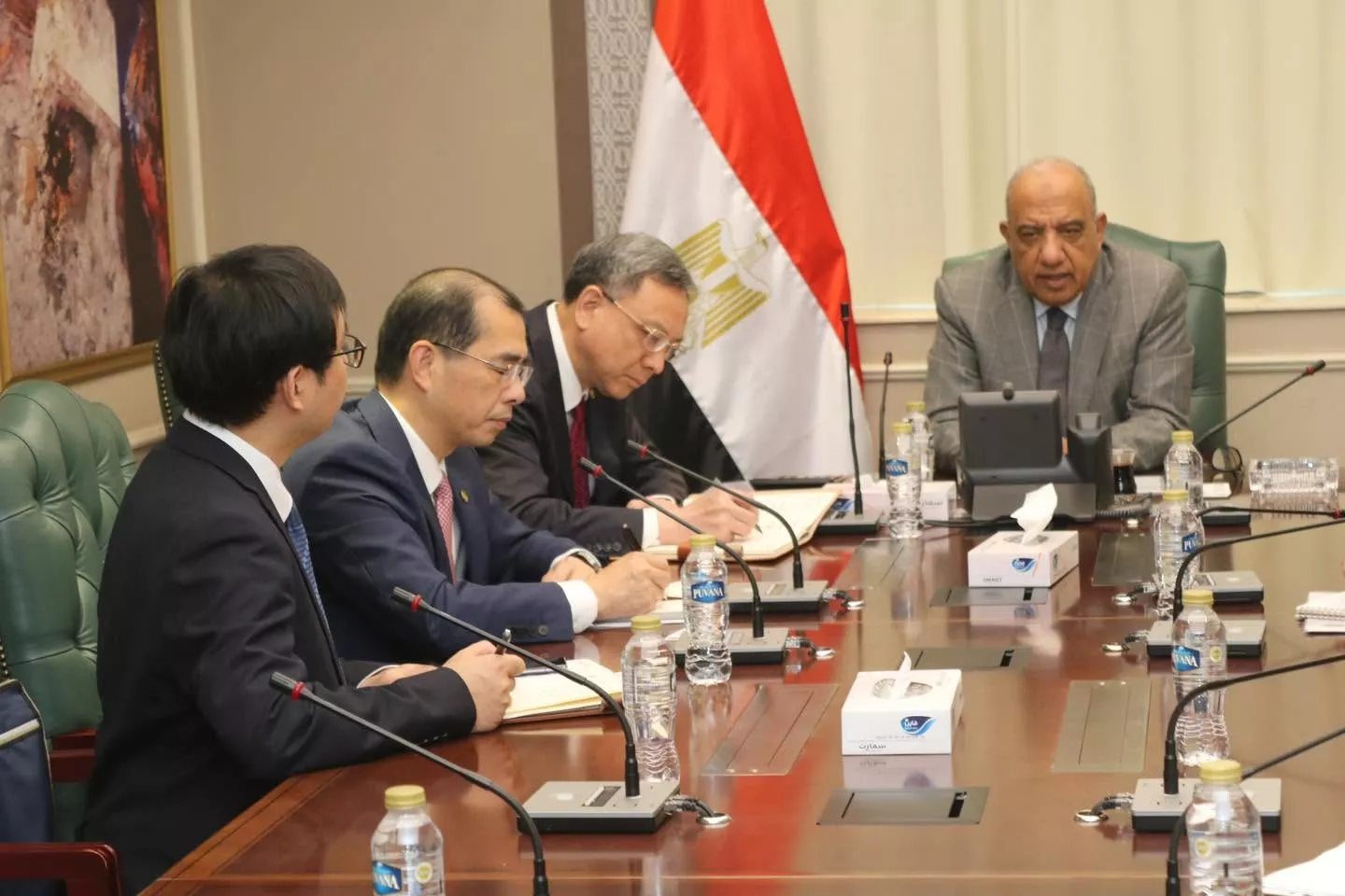 وزير الكهرباء يجتمع مع رئيس مجموعة الصين لهندسة الطاقة