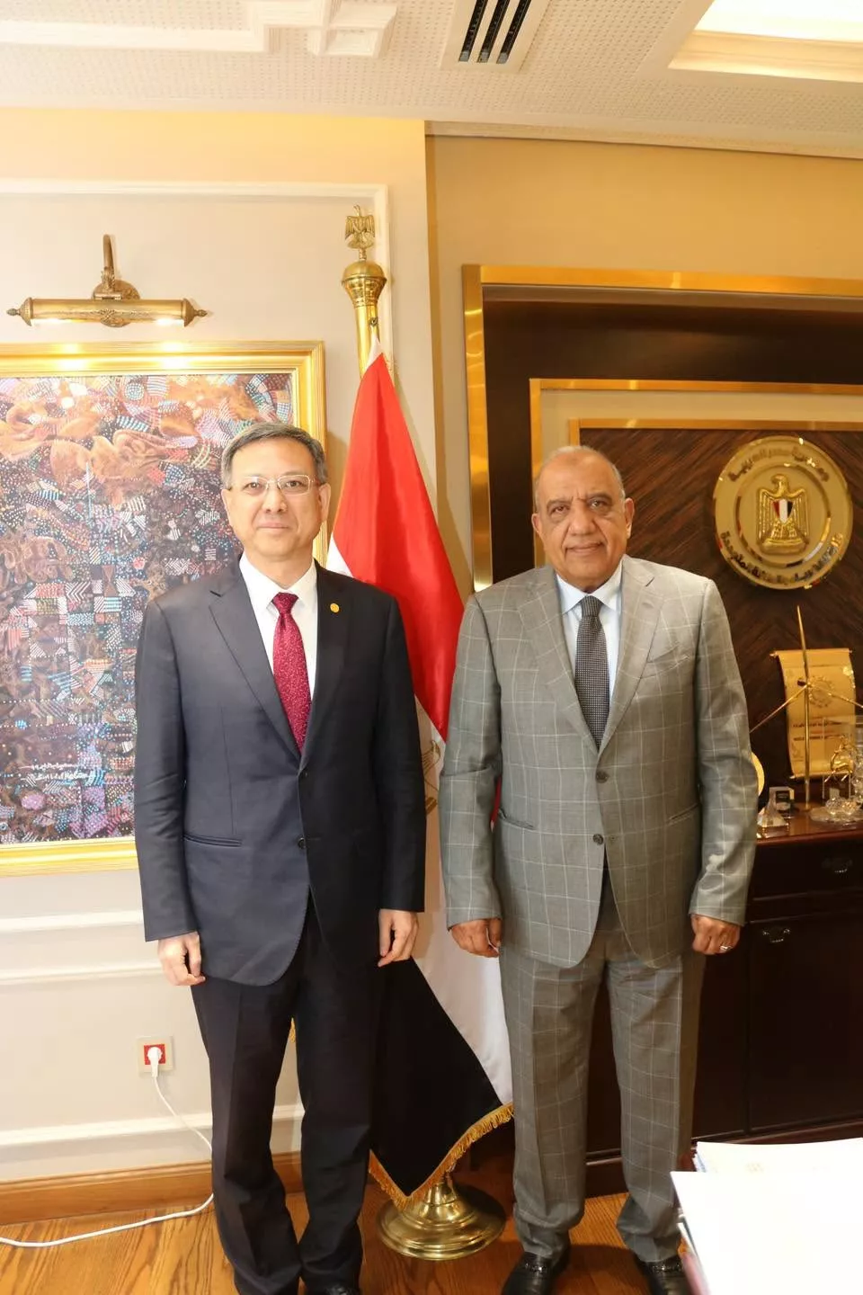 وزير الكهرباء يجتمع مع رئيس مجموعة الصين لهندسة الطاقة