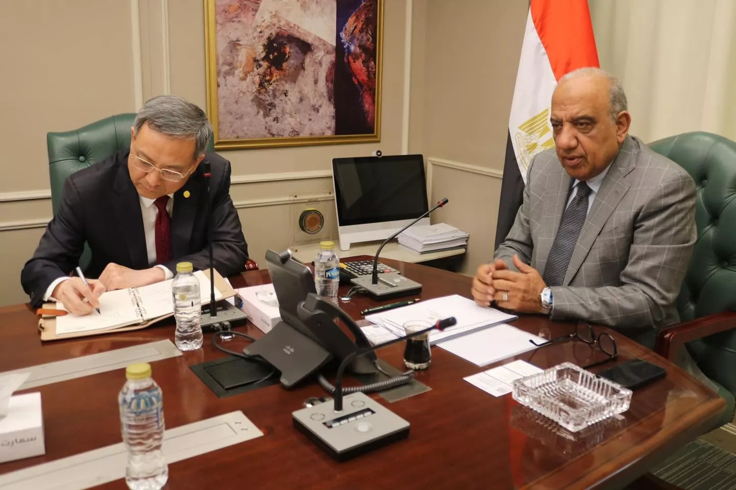 وزير الكهرباء يجتمع مع رئيس مجموعة الصين لهندسة الطاقة