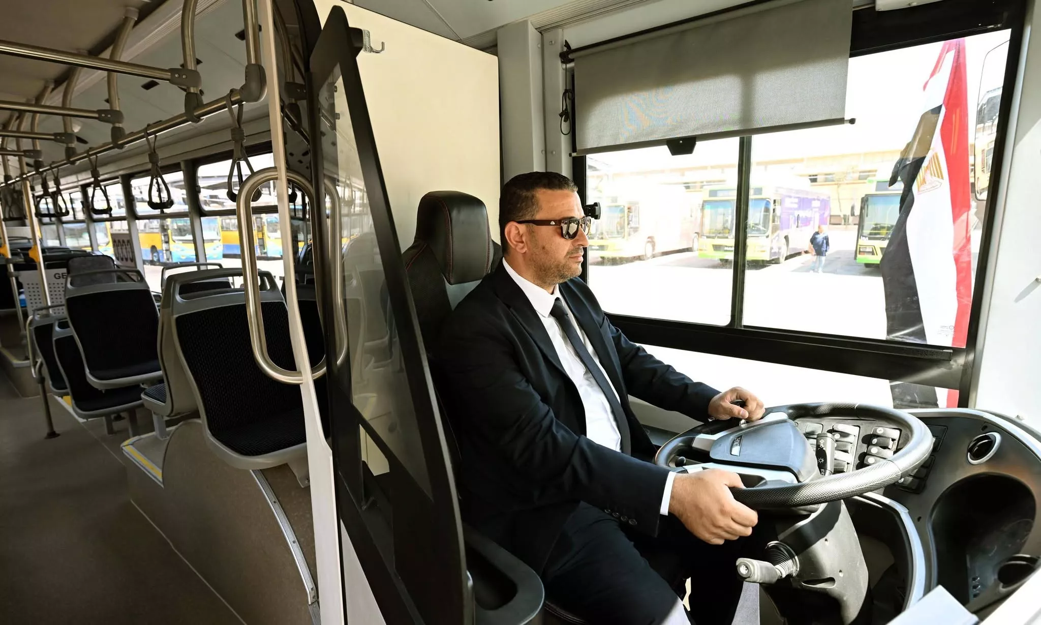 رئيس الوزراء يتفقد هيئة النقل العام بالقاهرة