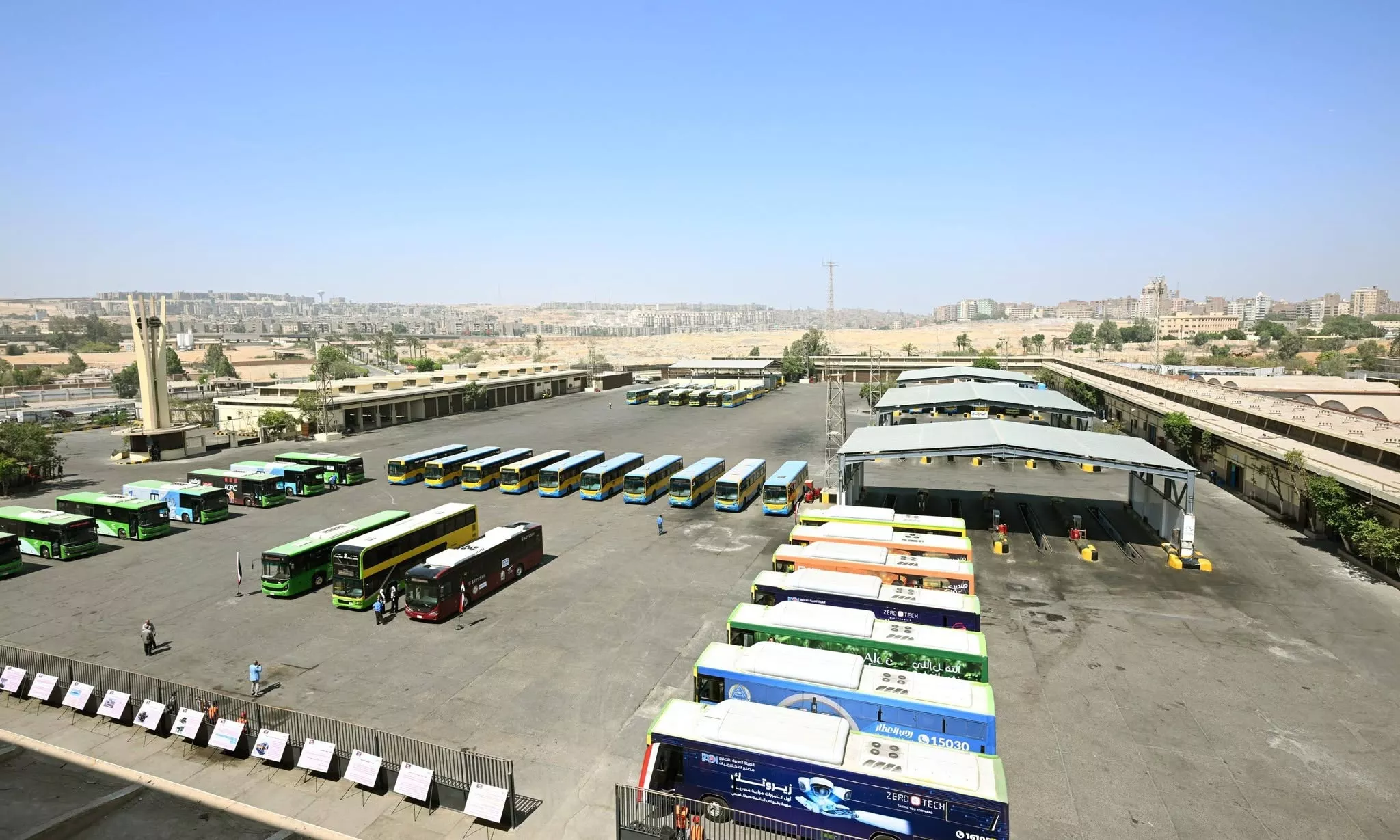 رئيس الوزراء يتفقد هيئة النقل العام بالقاهرة