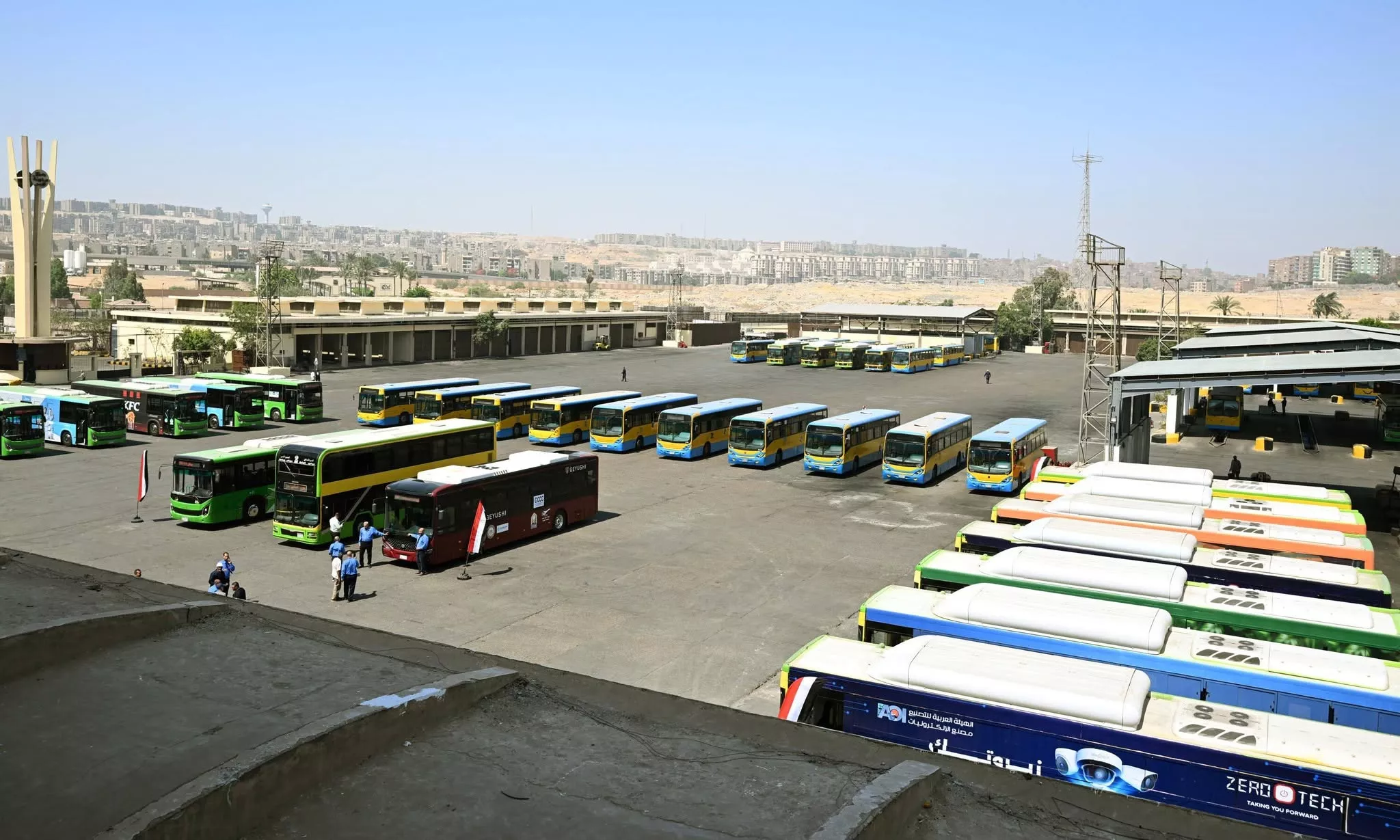 رئيس الوزراء يتفقد هيئة النقل العام بالقاهرة