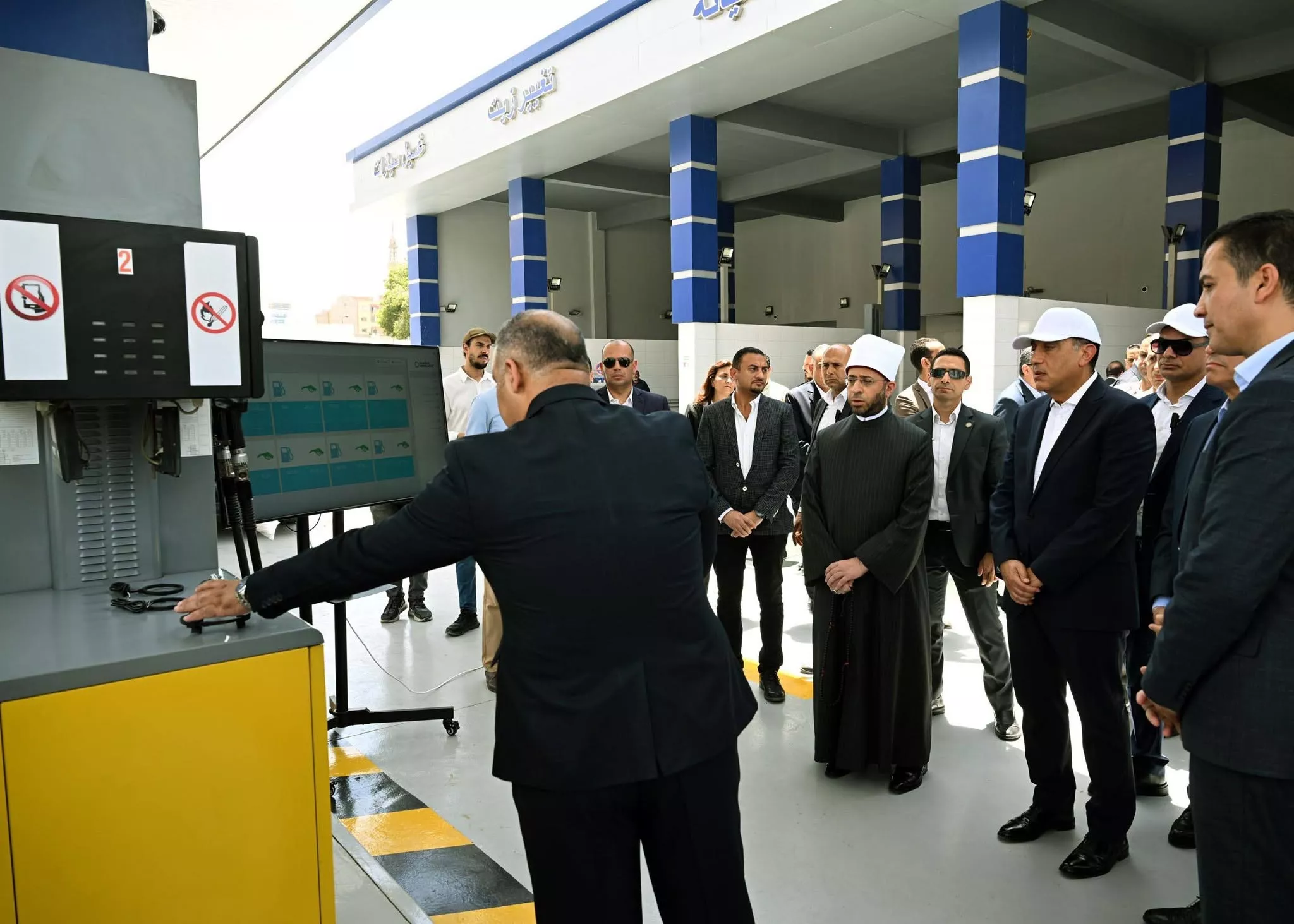 رئيس الوزراء يفتتح محطة تموين سيارات محافظة القاهرة