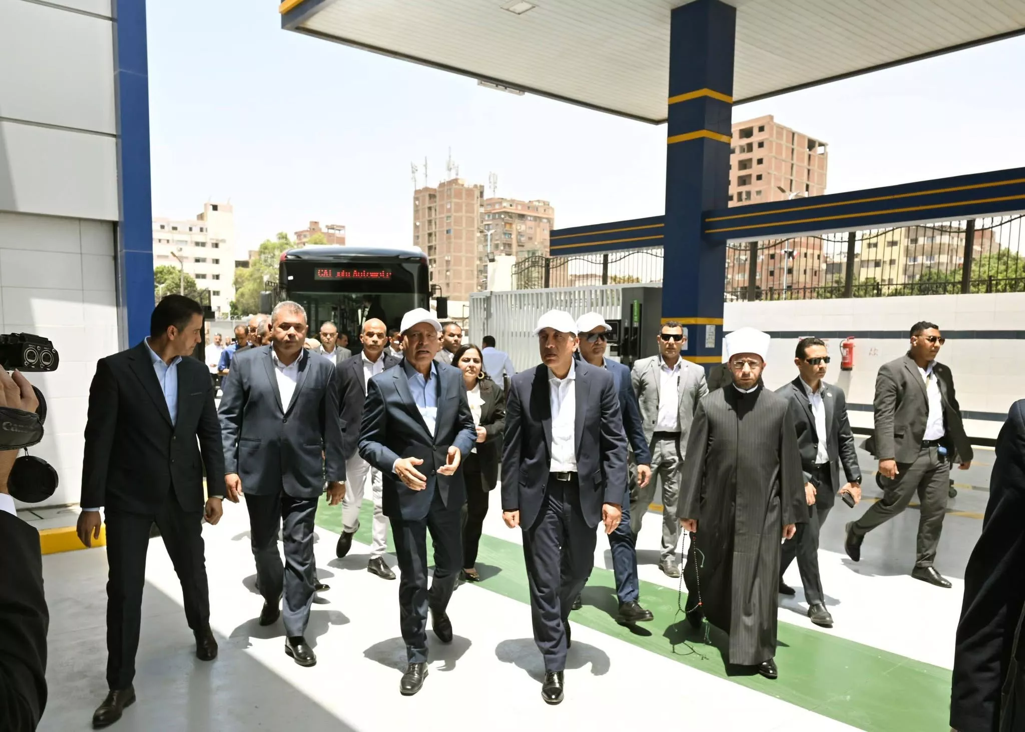 رئيس الوزراء يفتتح محطة تموين سيارات محافظة القاهرة