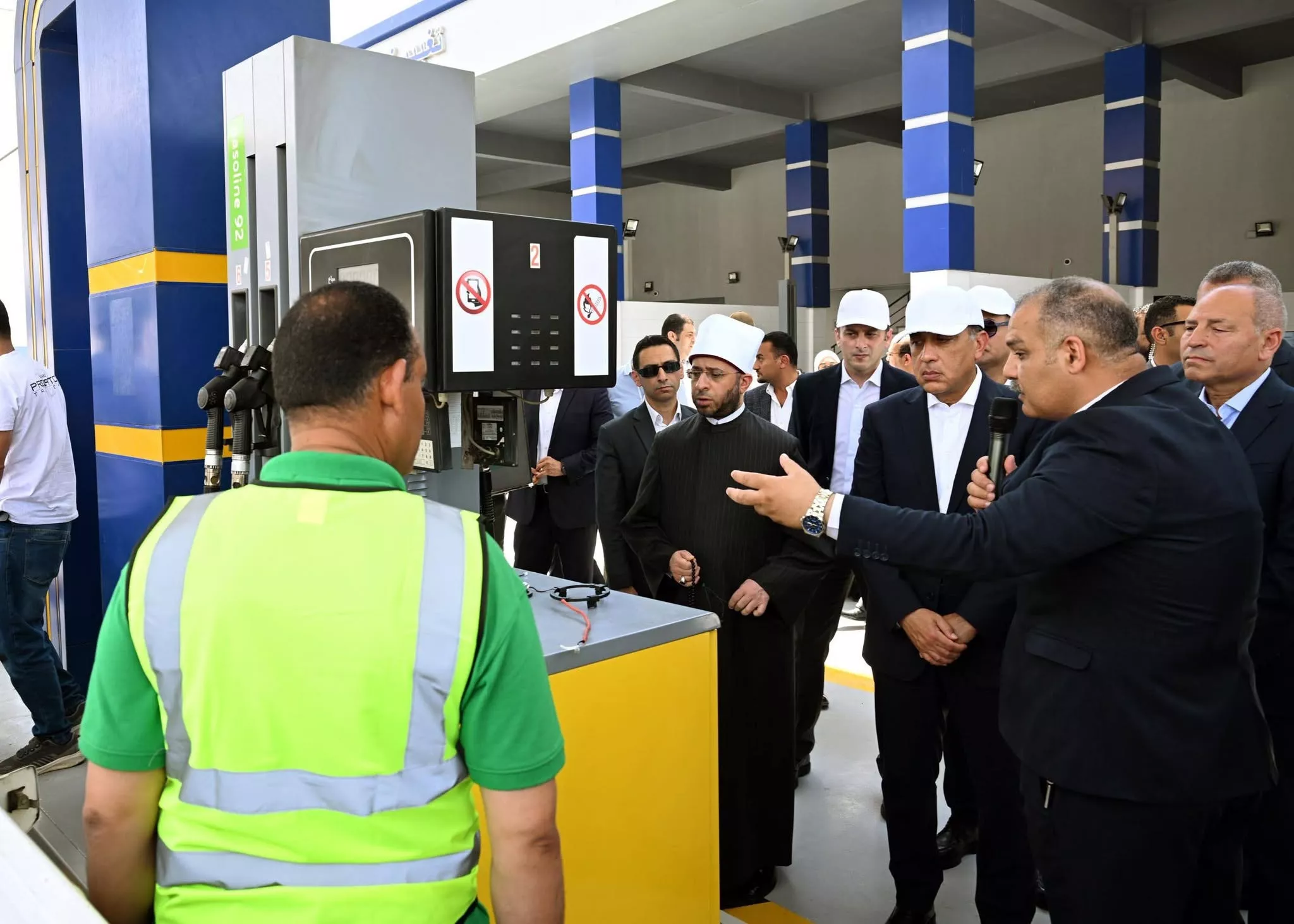 رئيس الوزراء يفتتح محطة تموين سيارات محافظة القاهرة