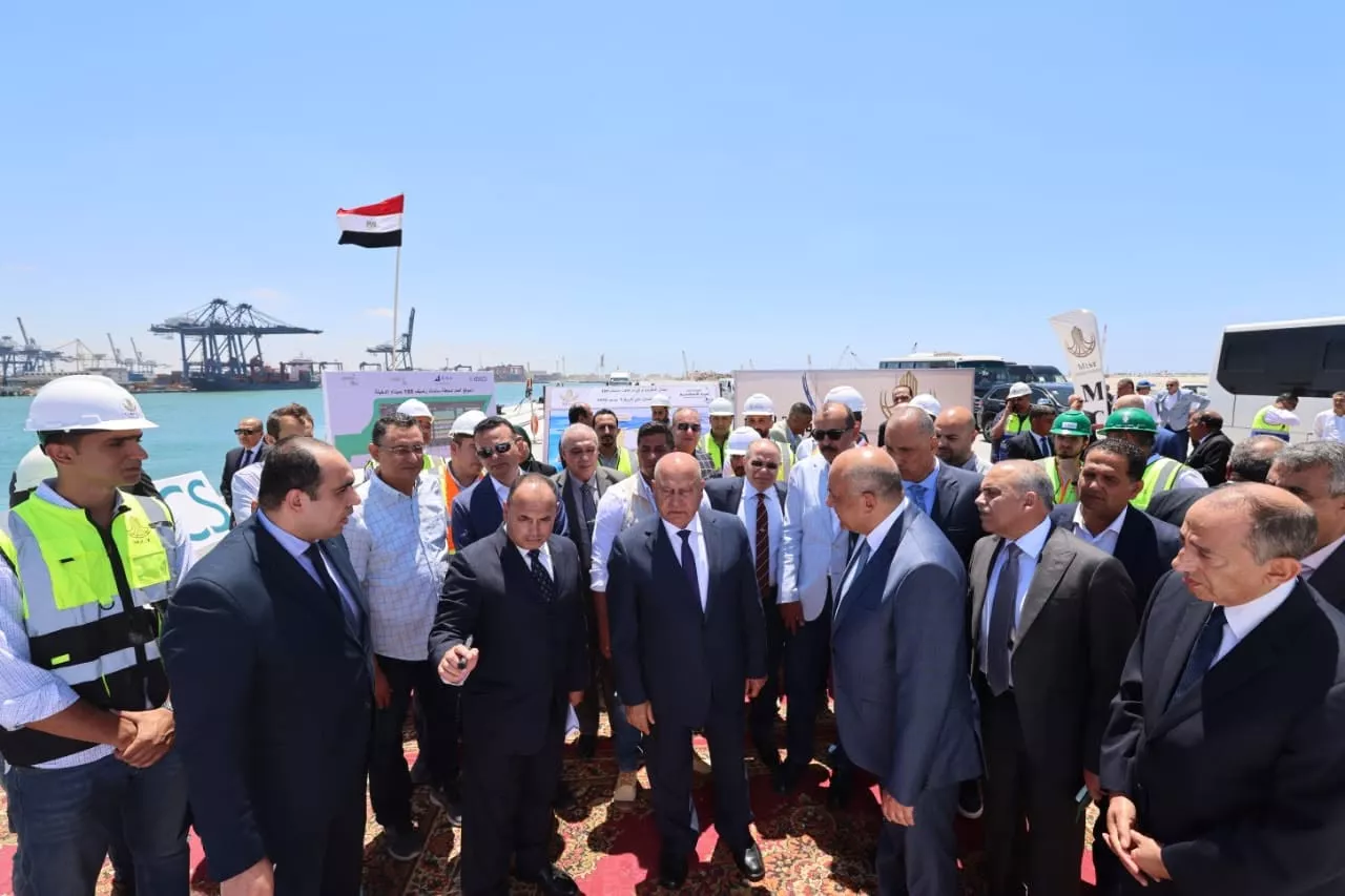 وزير النقل يتفقد مشروعات مينائي الإسكندرية والدخيلة 