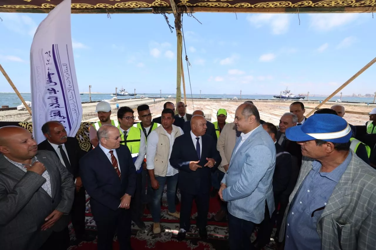 وزير النقل يتفقد مشروعات مينائي الإسكندرية والدخيلة 