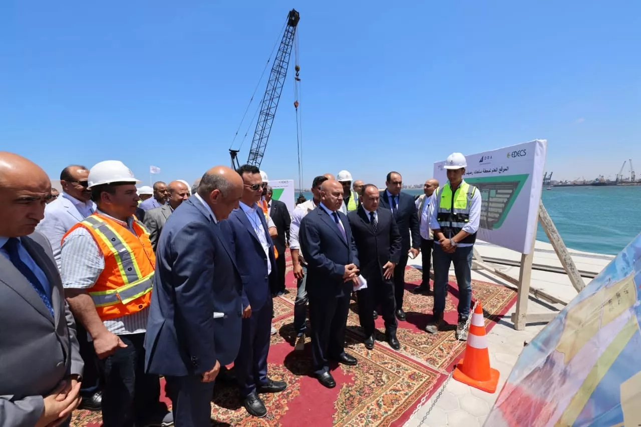 وزير النقل يتفقد مشروعات مينائي الإسكندرية والدخيلة 
