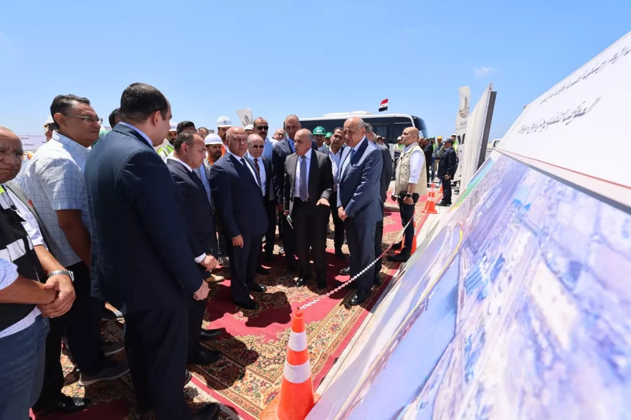 وزير النقل يتفقد مشروعات مينائي الإسكندرية والدخيلة 