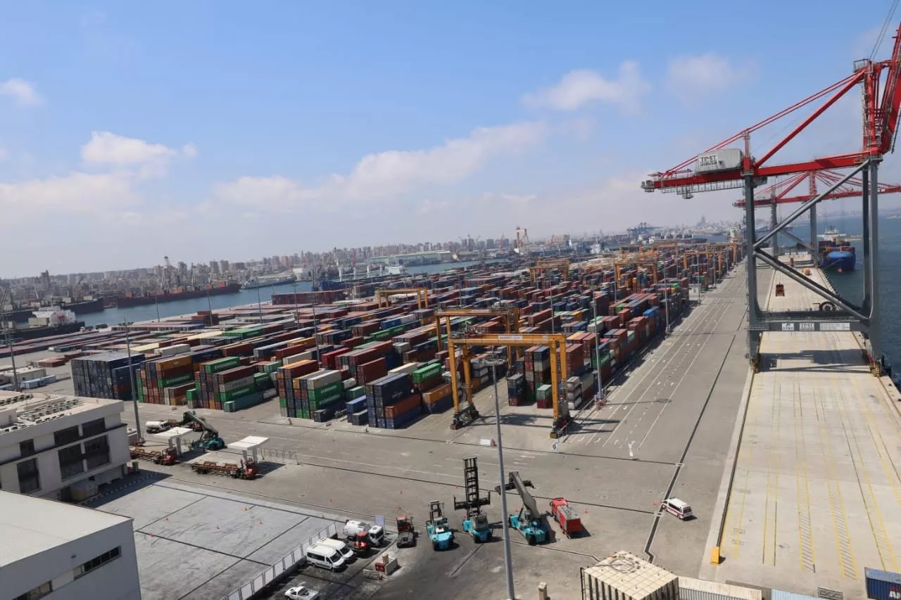 وزير النقل يتفقد مشروعات مينائي الإسكندرية والدخيلة 