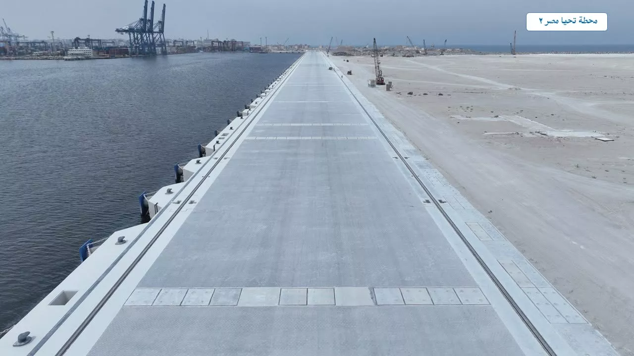 وزير النقل يتفقد مشروعات مينائي الإسكندرية والدخيلة 