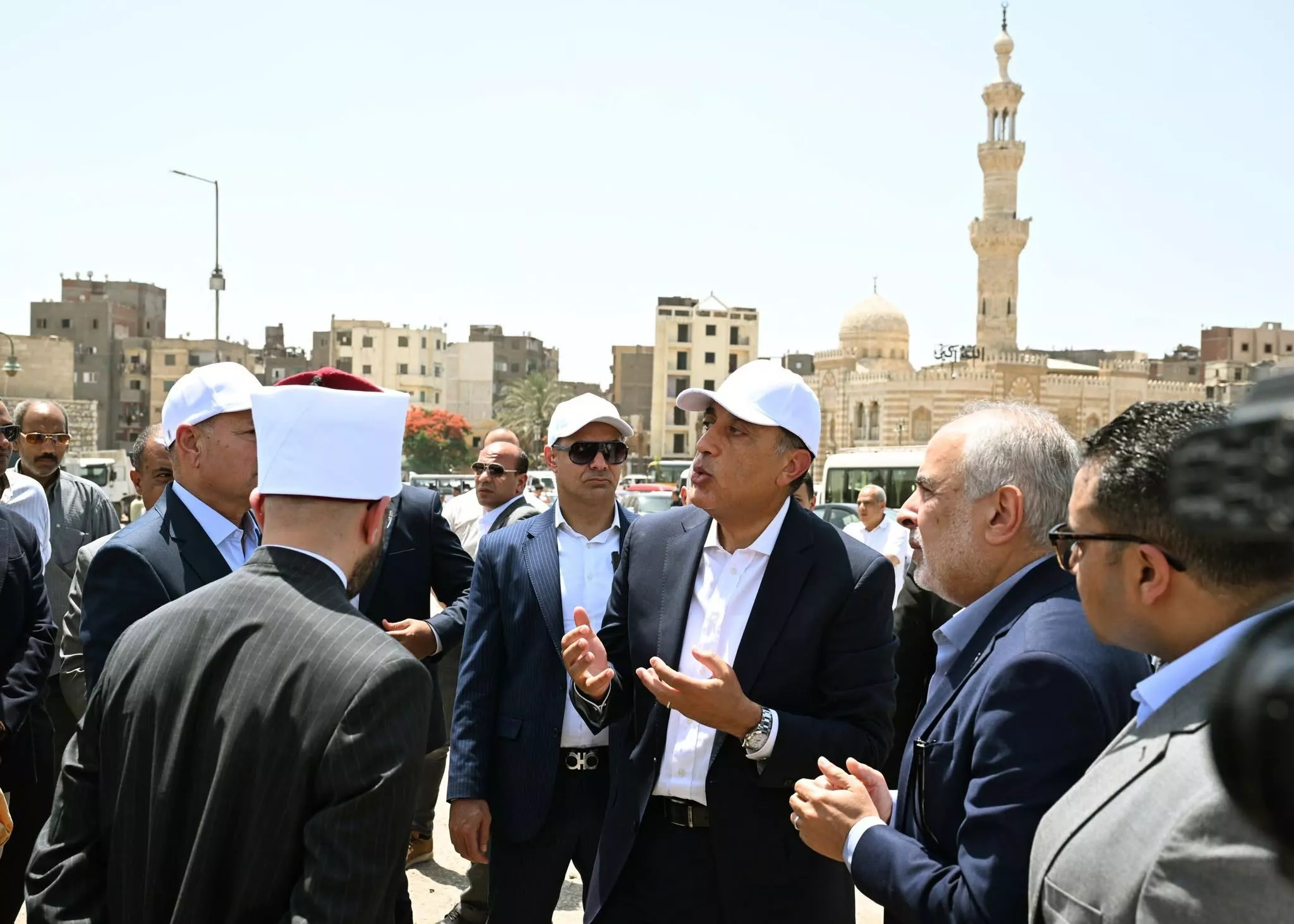 رئيس الوزراء يتفقد أعمال ترميم وإعادة إحياء مسجد المسبح