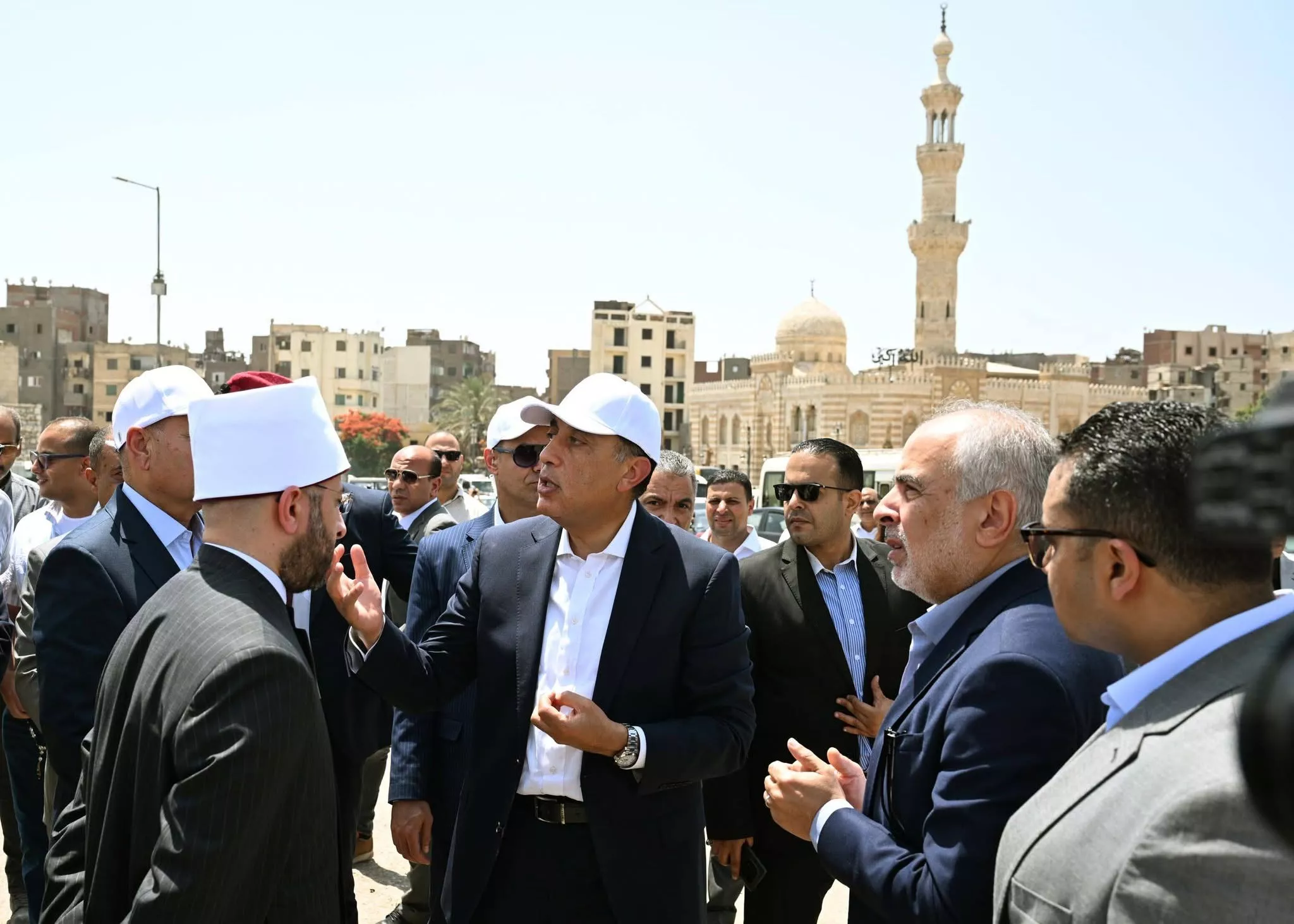 رئيس الوزراء يتفقد أعمال ترميم وإعادة إحياء مسجد المسبح
