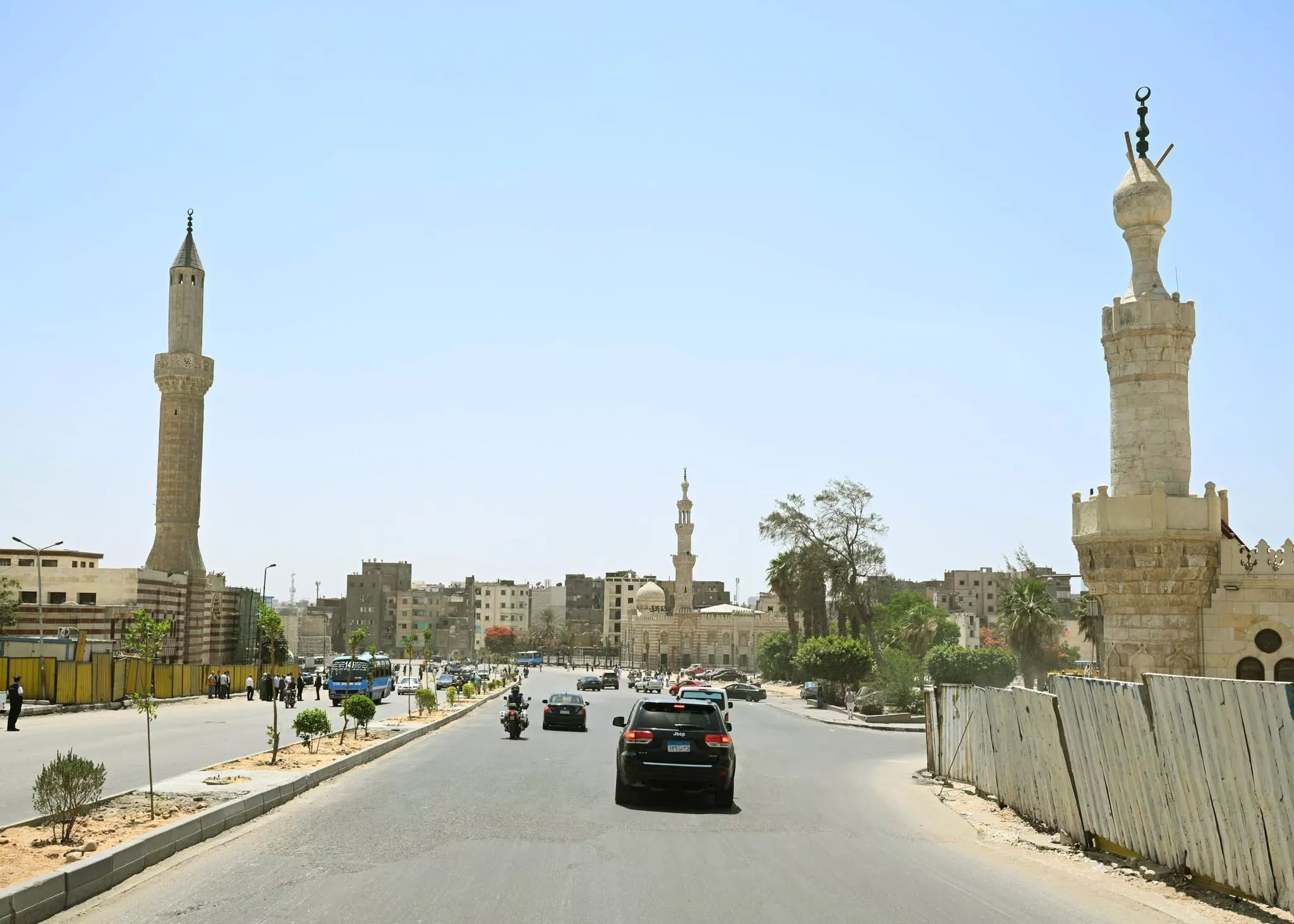 رئيس الوزراء يتفقد أعمال ترميم وإعادة إحياء مسجد المسبح