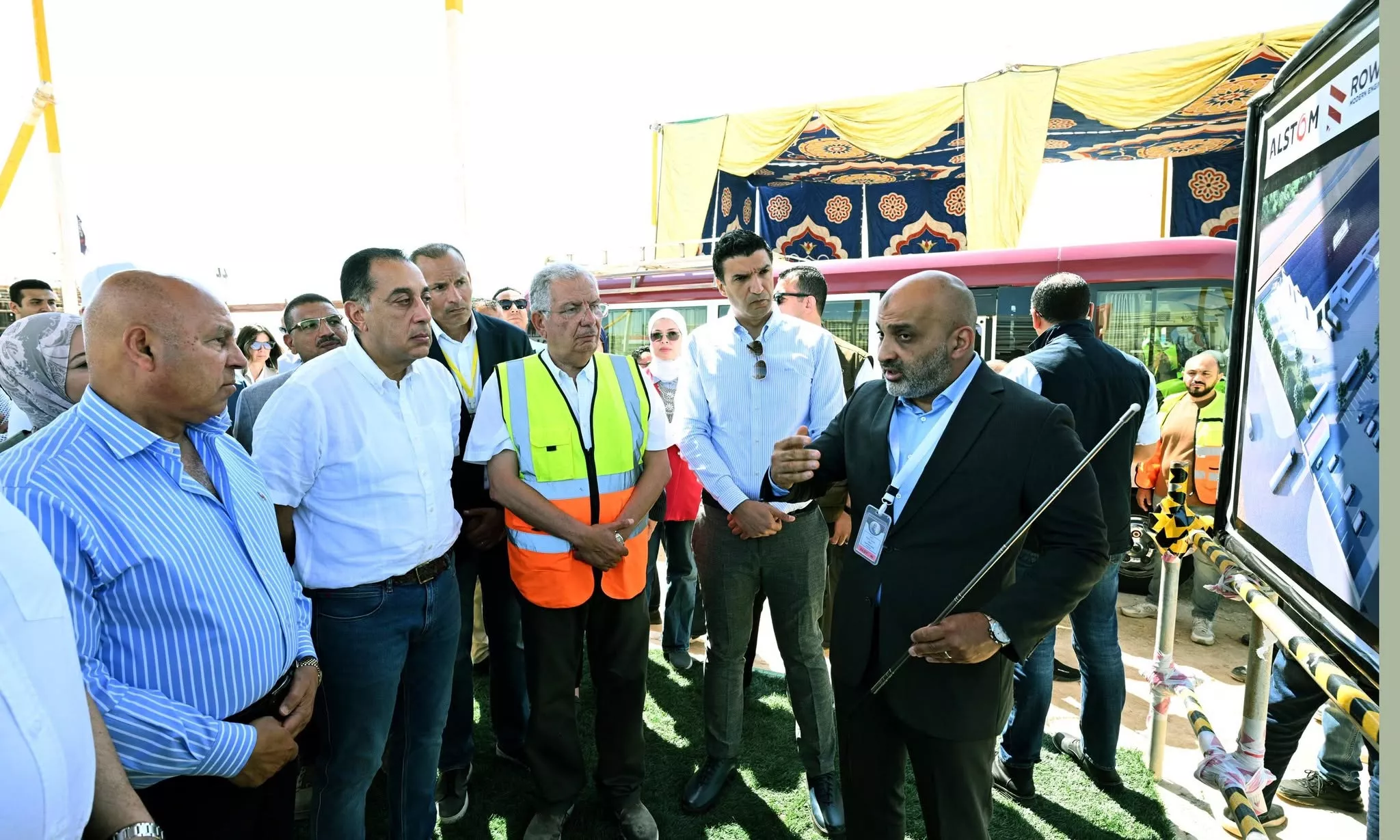 رئيس الوزراء يتفقد مجمع ألستوم الصناعي بمدينة برج العرب الجديدة