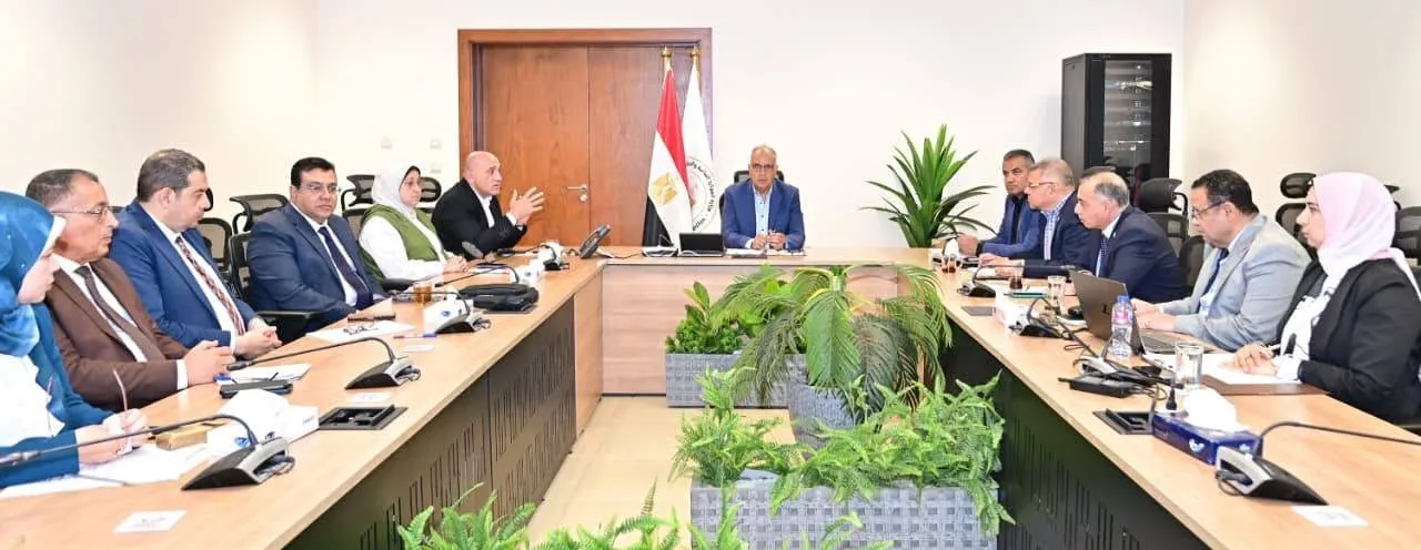 وزير الري يتابع تنفيذ المشروع القومي لتأهيل المنشآت المائية