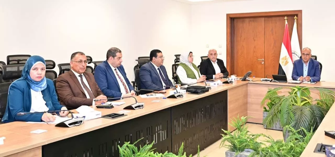 وزير الري يتابع تنفيذ المشروع القومي لتأهيل المنشآت المائية