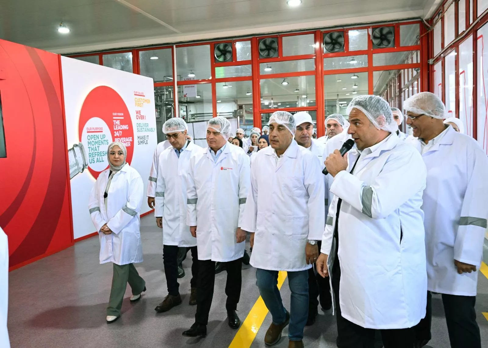رئيس الوزراء يفتتح خط إنتاج جديد لكوكاكولا هيلينك مصر