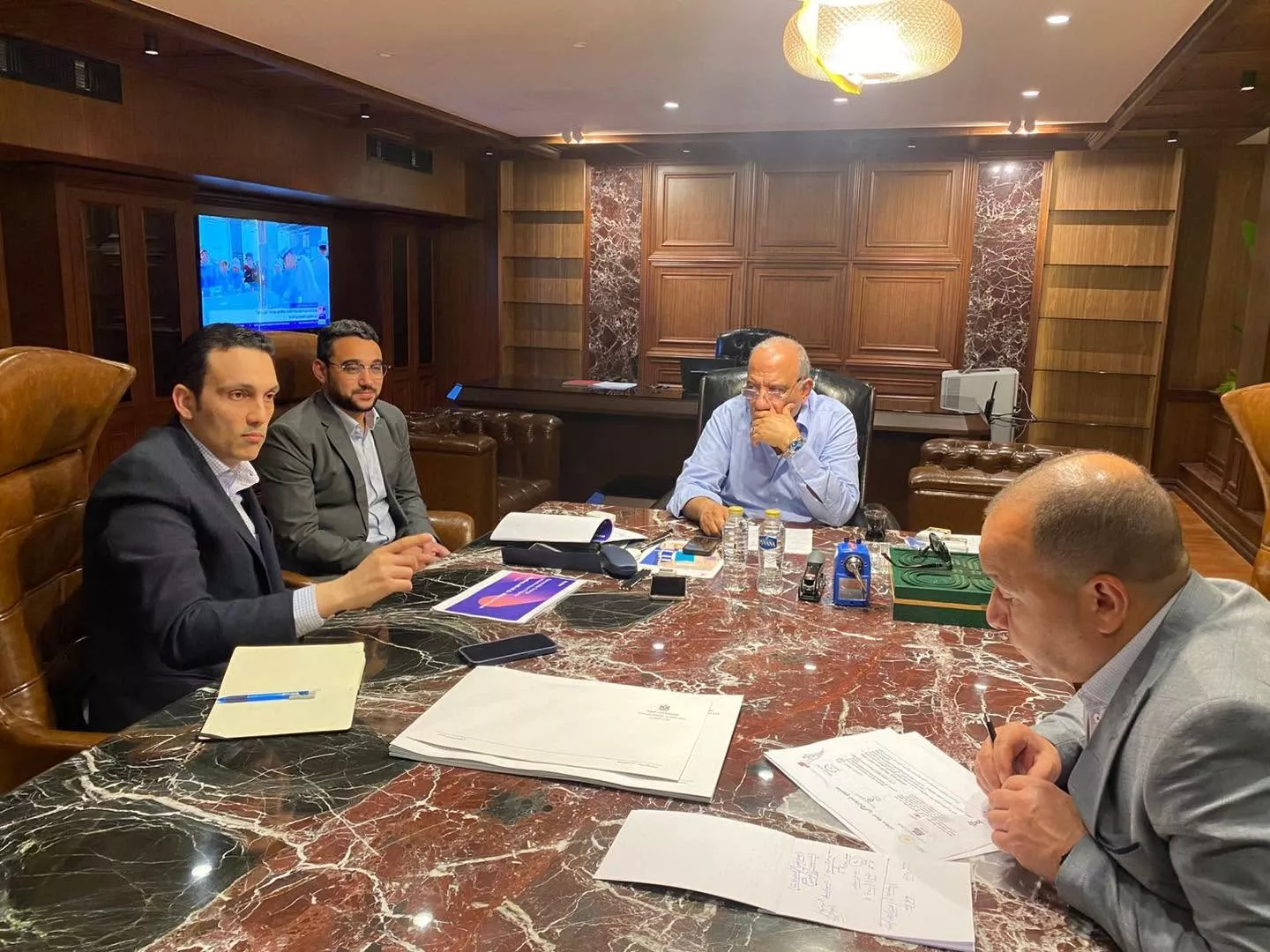 وزير الكهرباء يلتقي وفد شركة سكاتك النرويجية
