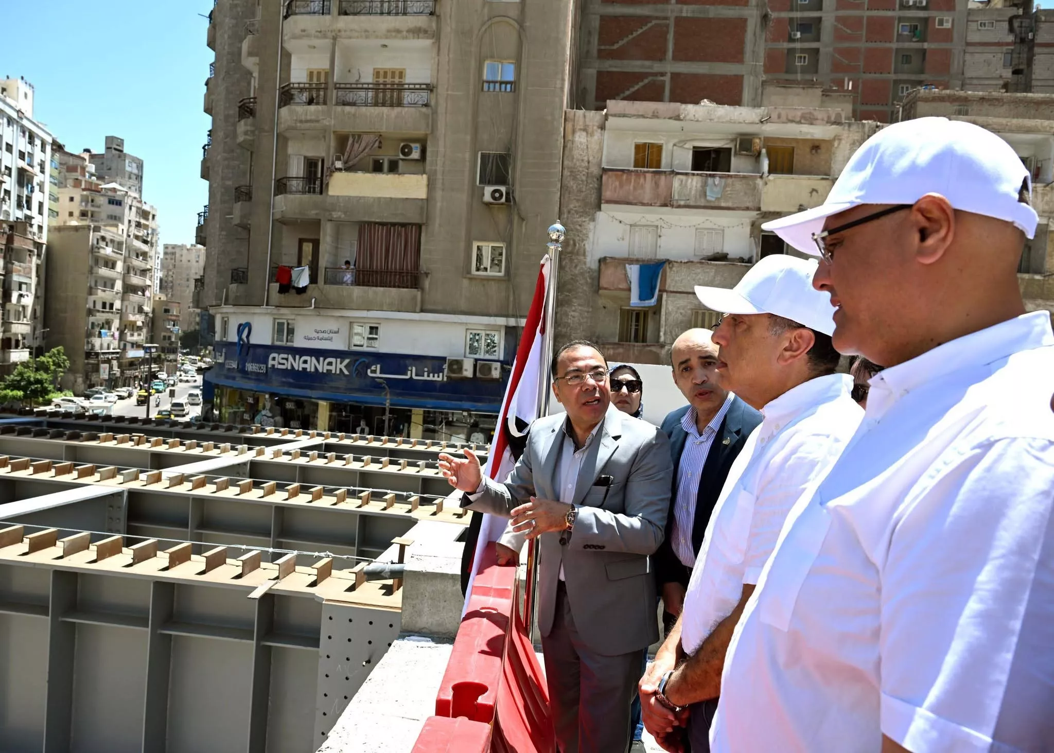 رئيس الوزراء يتفقد أعمال إنشاء محور محمد نجيب