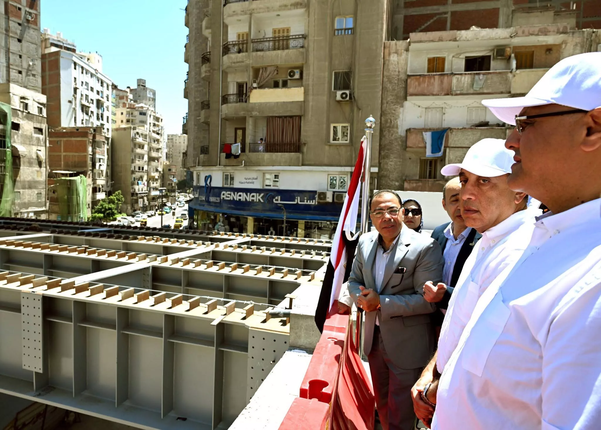 رئيس الوزراء يتفقد أعمال إنشاء محور محمد نجيب