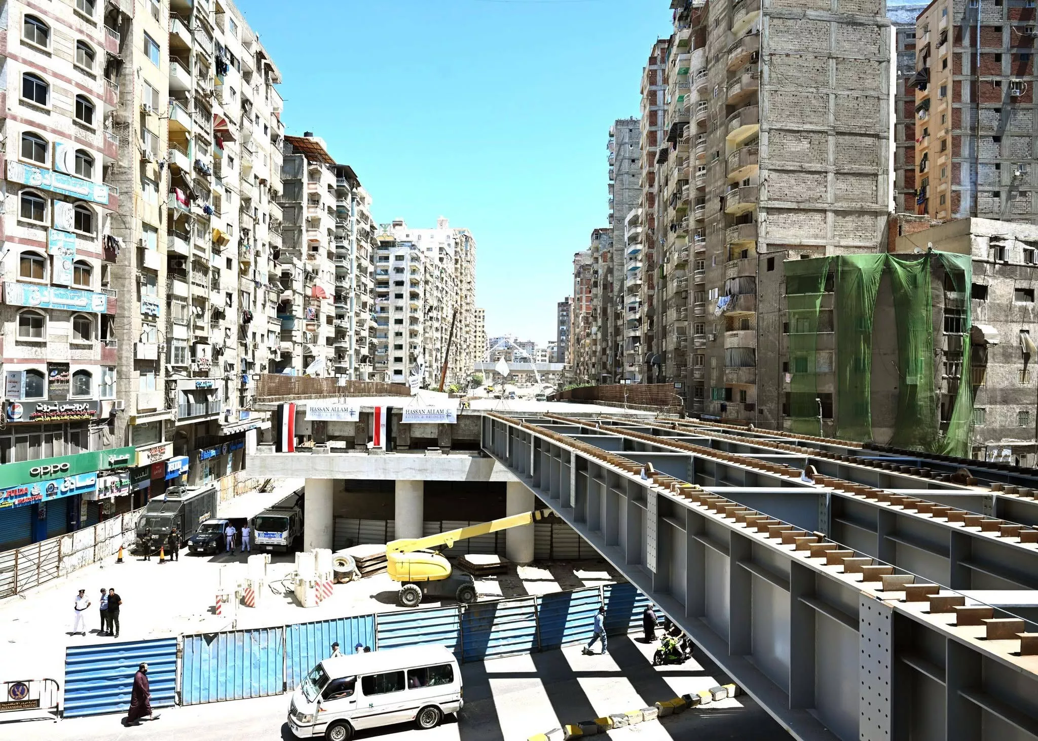 رئيس الوزراء يتفقد أعمال إنشاء محور محمد نجيب