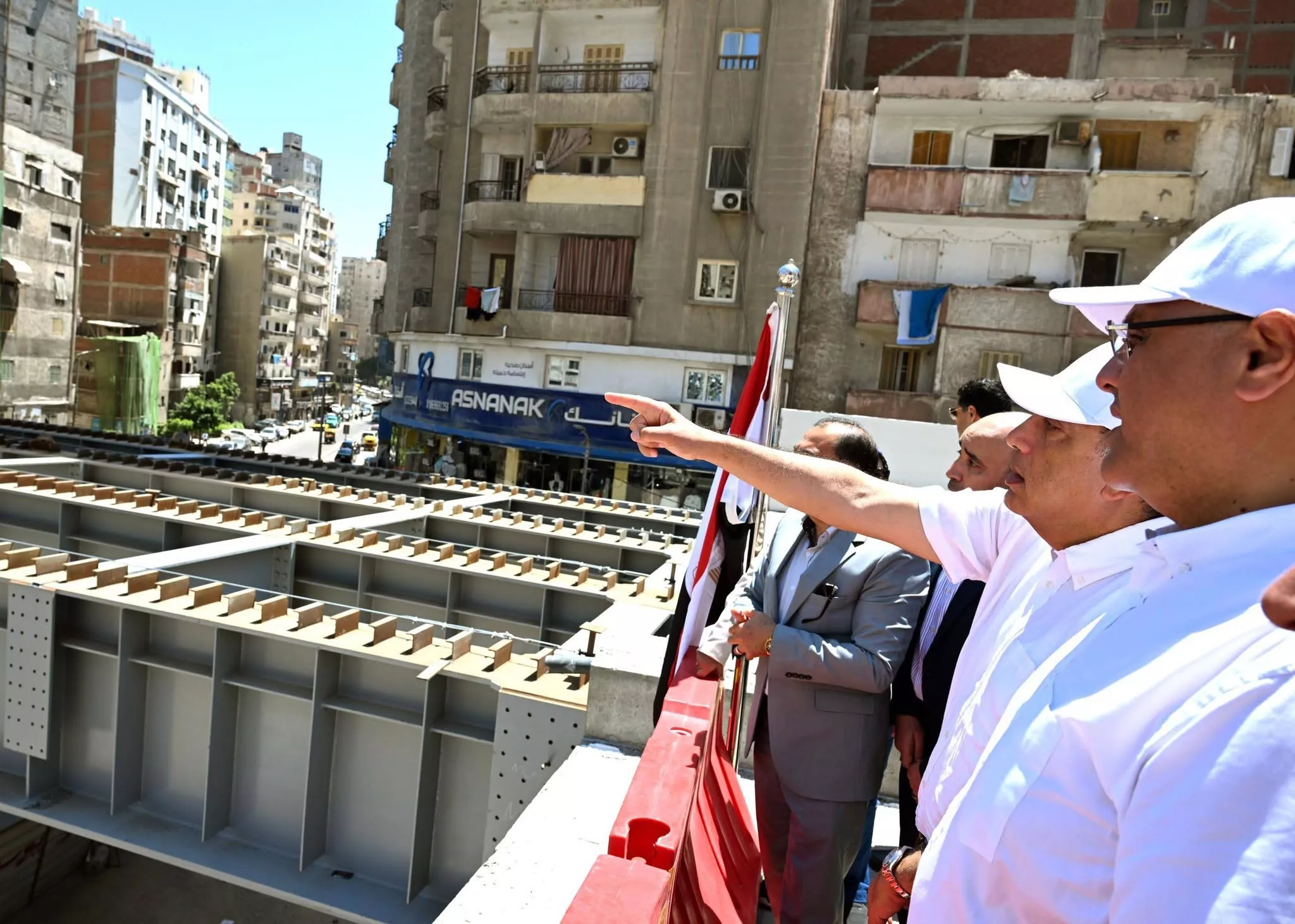 رئيس الوزراء يتفقد أعمال إنشاء محور محمد نجيب