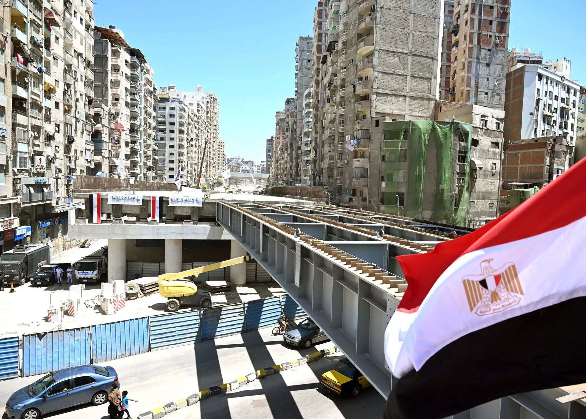 رئيس الوزراء يتفقد أعمال إنشاء محور محمد نجيب