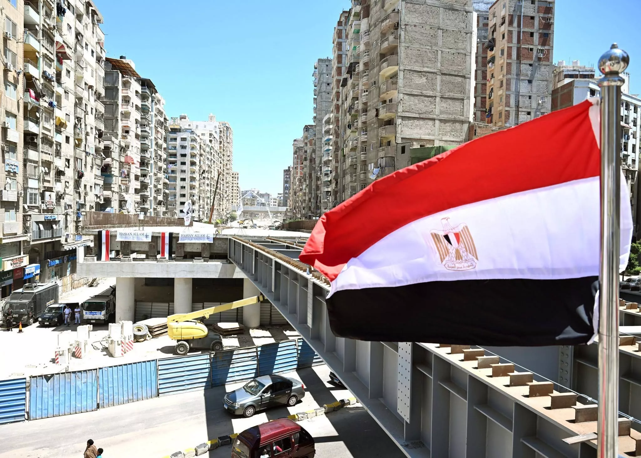رئيس الوزراء يتفقد أعمال إنشاء محور محمد نجيب