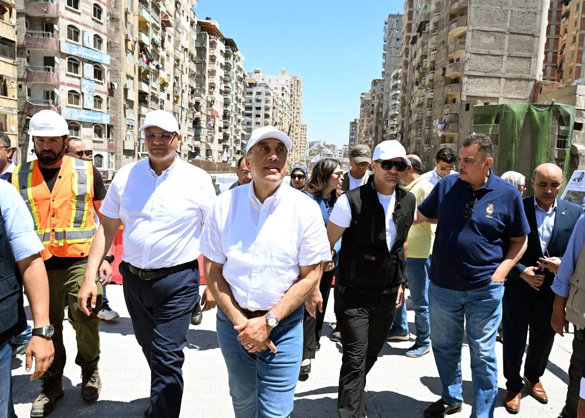رئيس الوزراء يتفقد أعمال إنشاء محور محمد نجيب