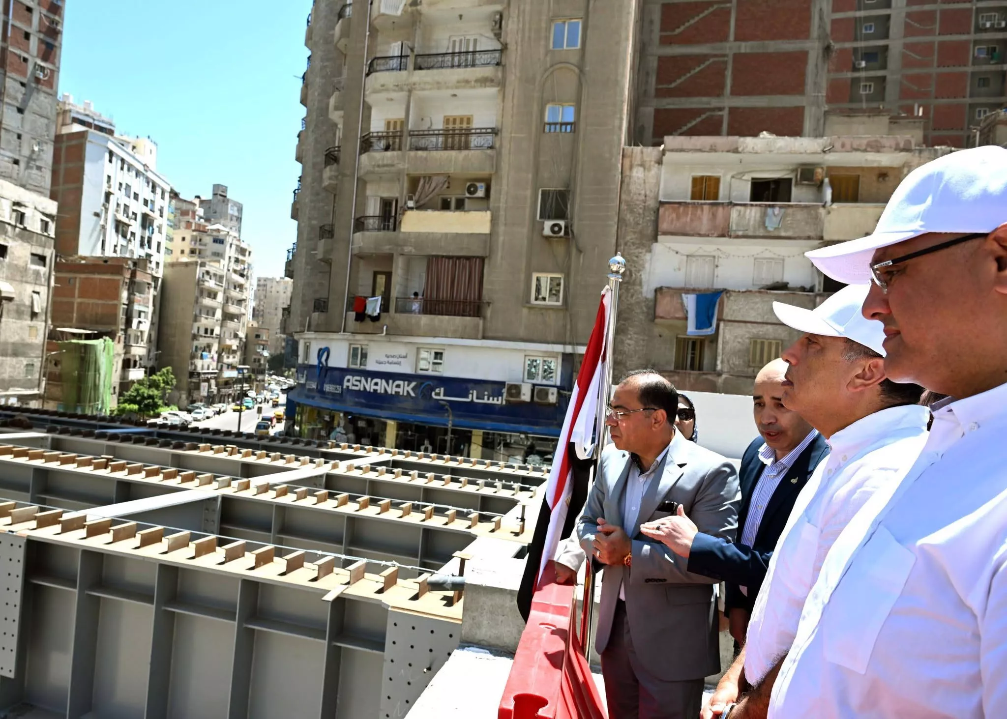 رئيس الوزراء يتفقد أعمال إنشاء محور محمد نجيب