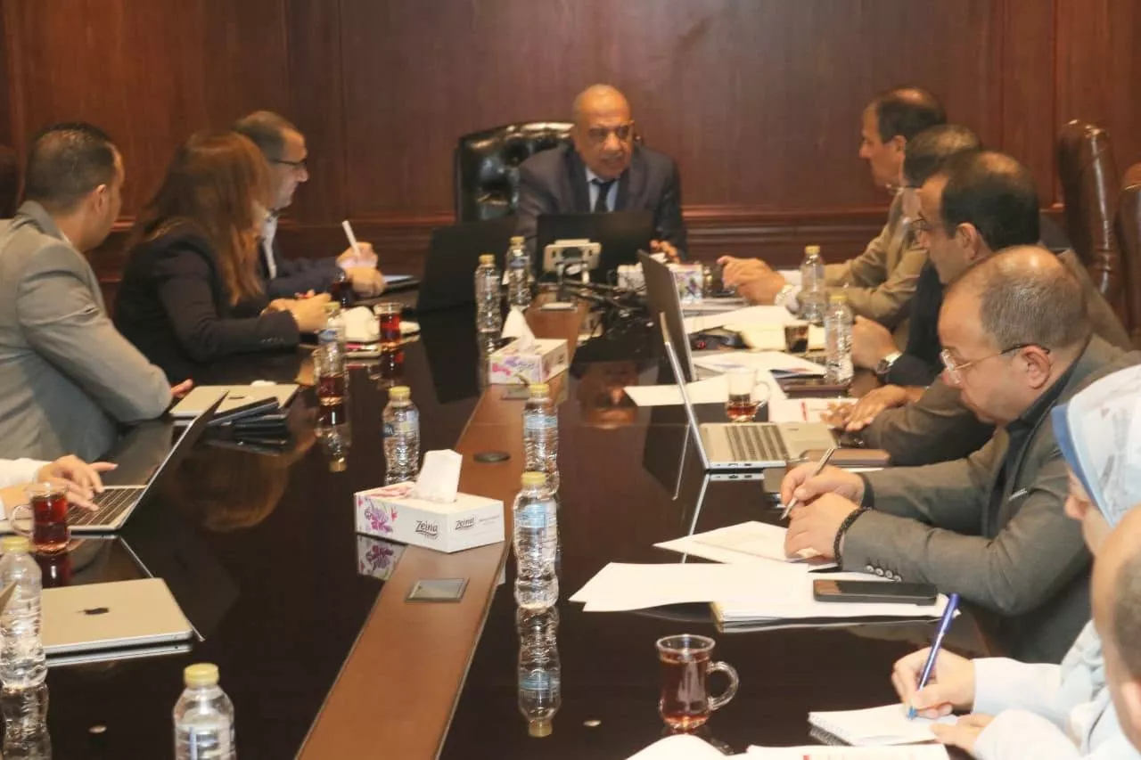 وزير الكهرباء يجتمع مع وفد شركة نكسوس أنالاتيكا