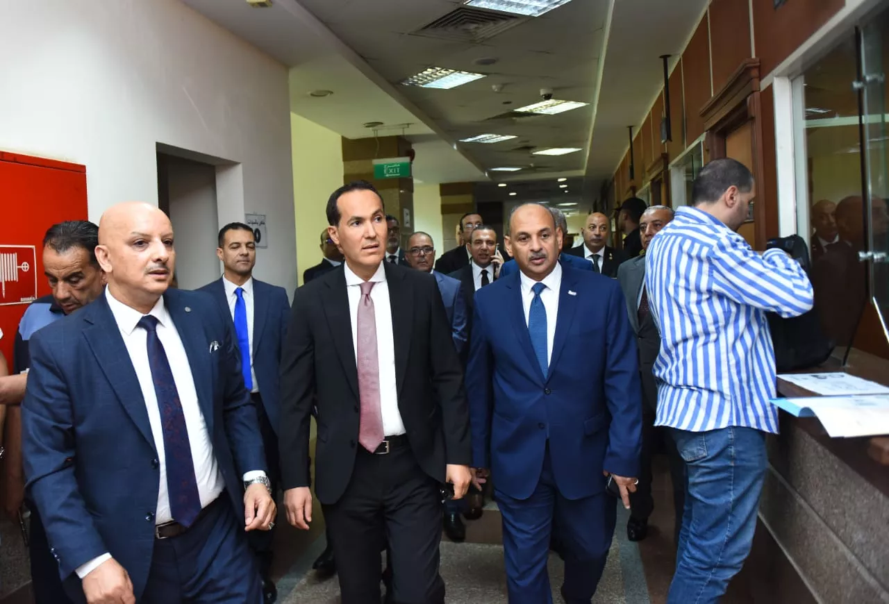 الدكتور محمد عوض يتفقد مركز خدمات المستثمرين والمنطقة الحرة العامة بالإسكندرية