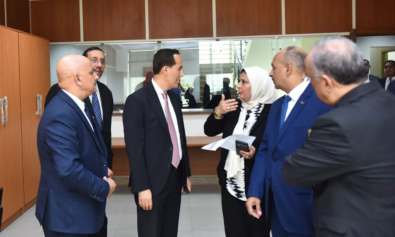 الدكتور محمد عوض يتفقد مركز خدمات المستثمرين والمنطقة الحرة العامة بالإسكندرية