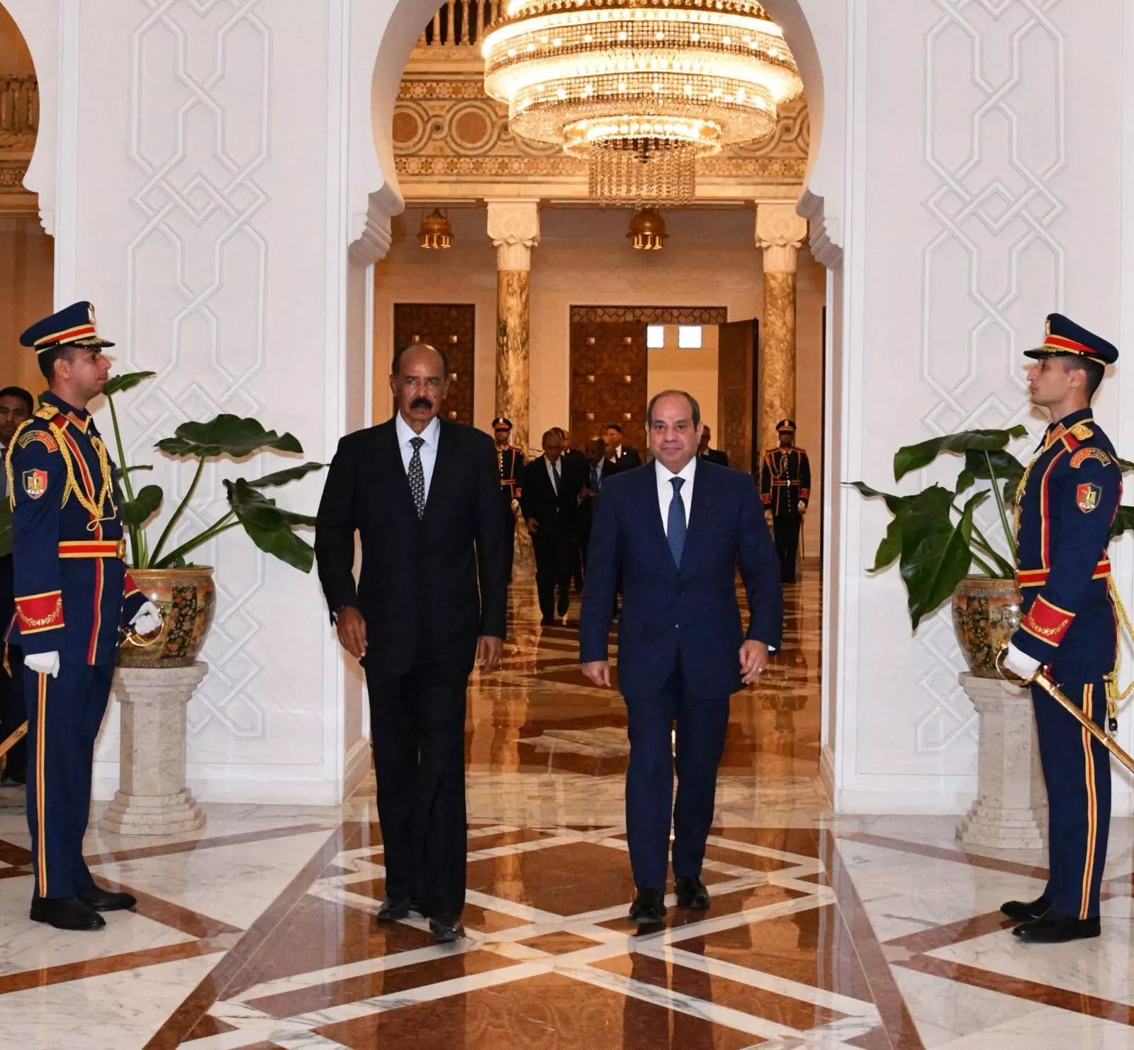 الرئيس السيسي يجتمع مع نظيره الإريتري