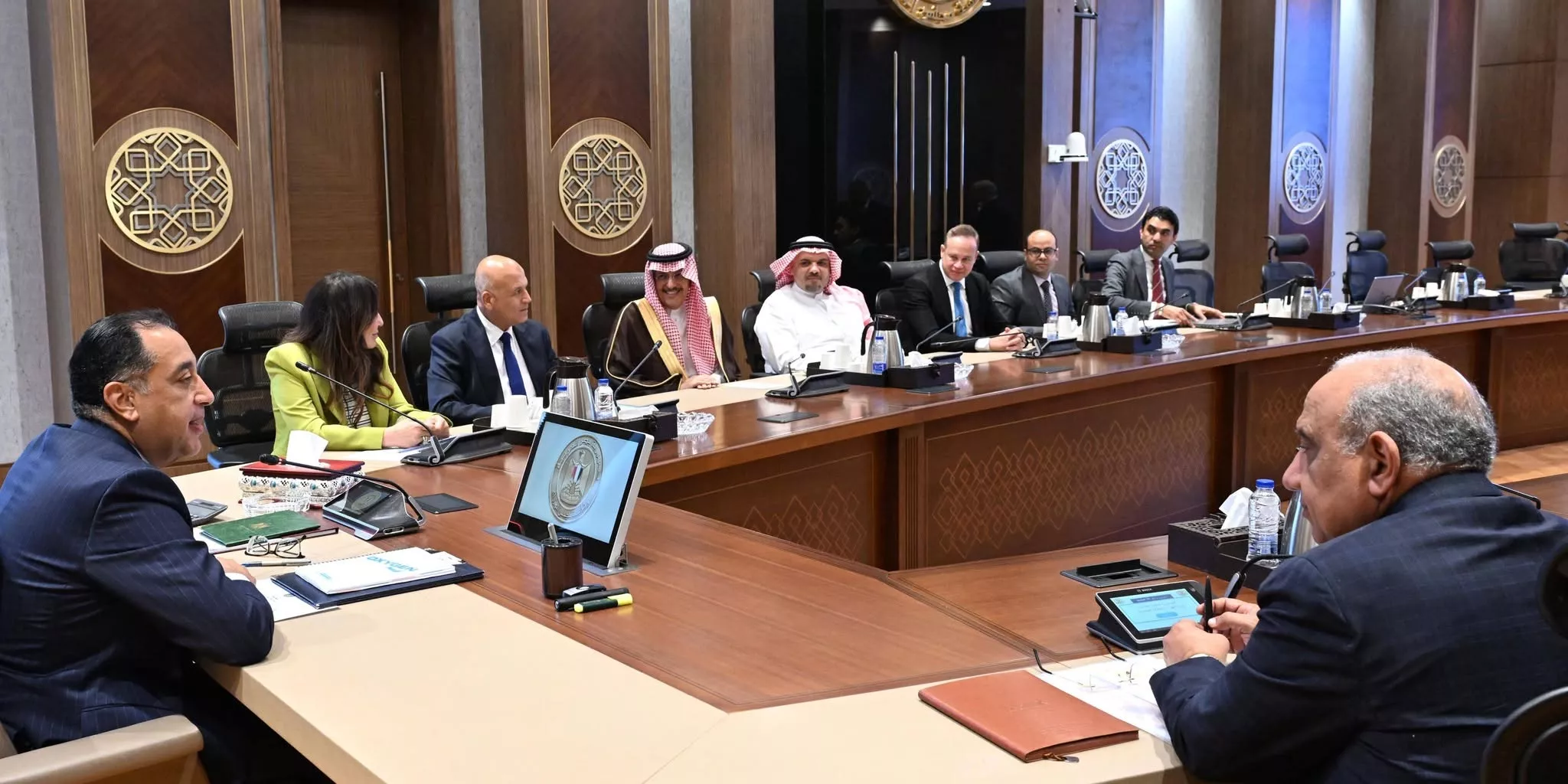 رئيس الوزراء يلتقي مسئولي شركة أكوا باور