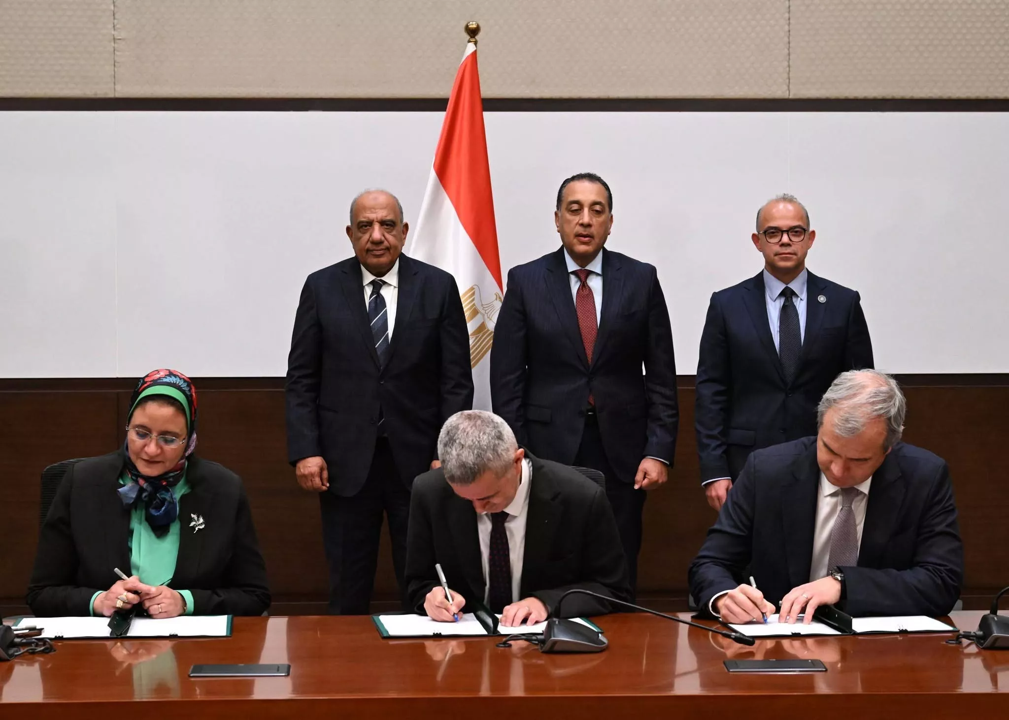 توقيع اتفاقيتي الاستثمار والتشغيل وشراء الطاقة لمحطة طاقة رياح جبل الزيت