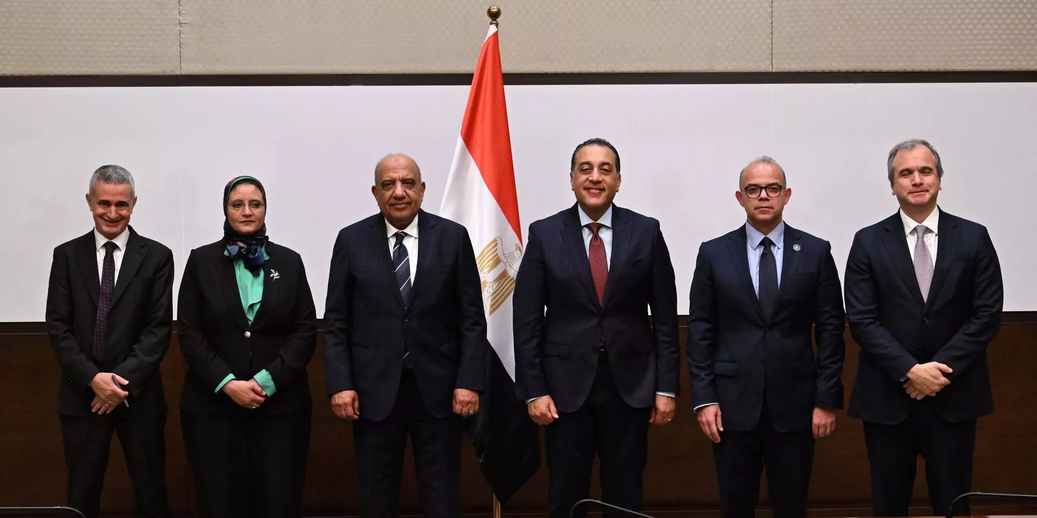 توقيع اتفاقيتي الاستثمار والتشغيل وشراء الطاقة لمحطة طاقة رياح جبل الزيت