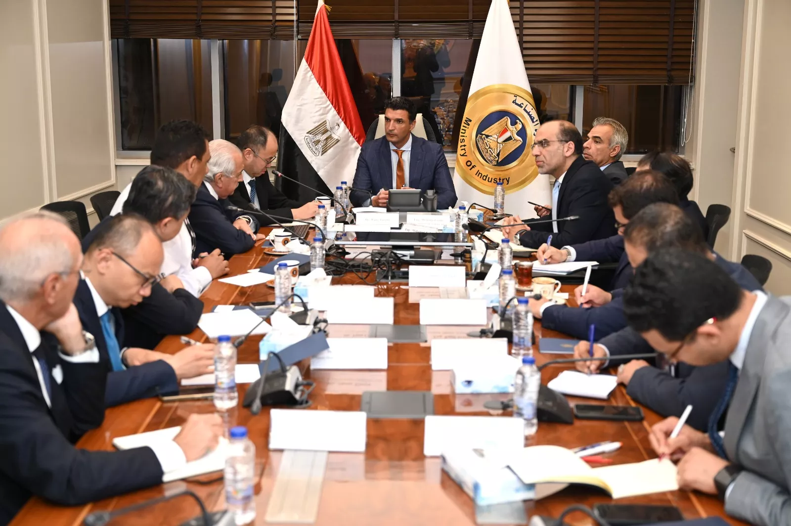 وزير الصناعة يجتمع مع ممثلي الشركة الصينية الوطنية للإطارات
